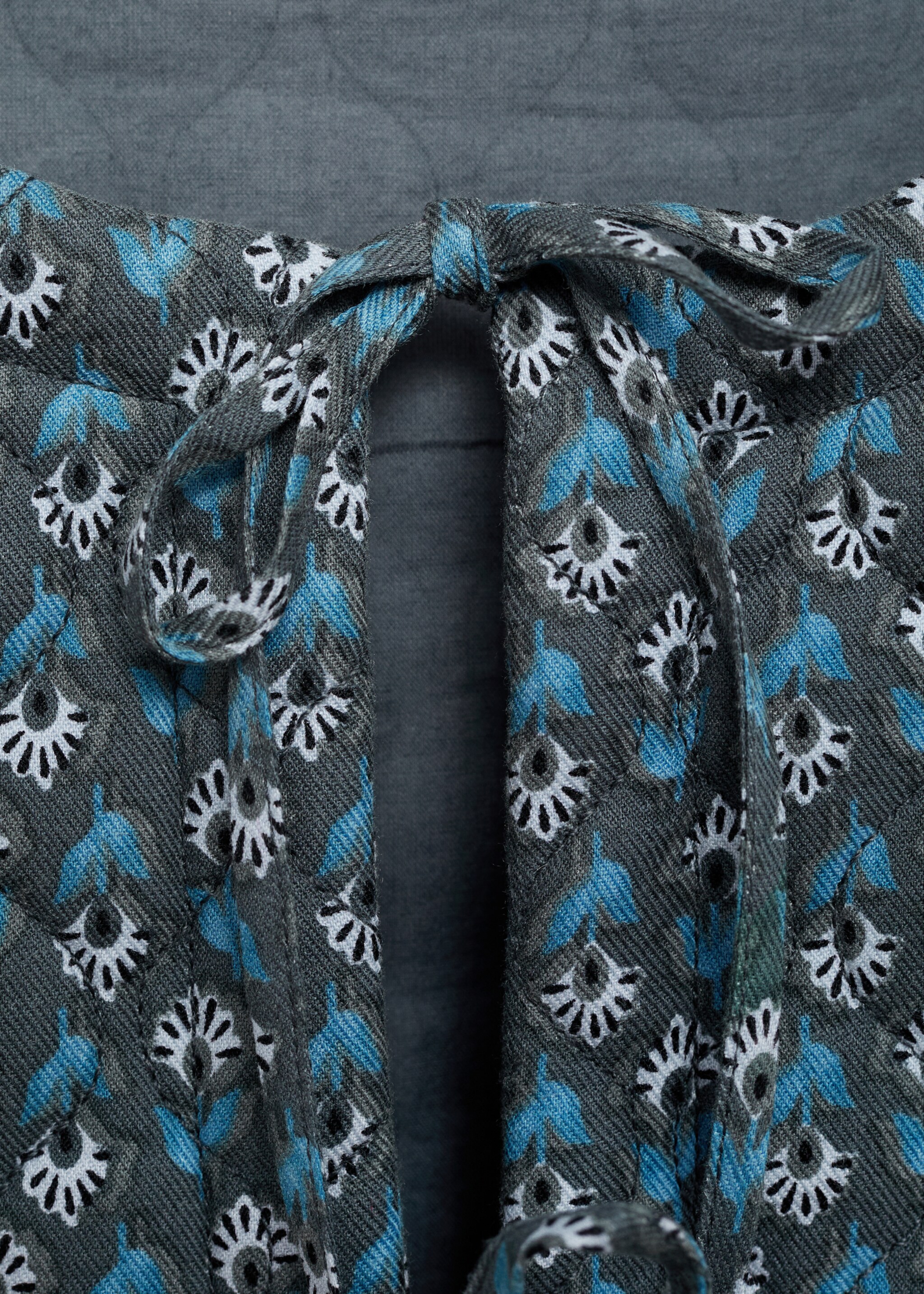 Printed quilted gilet - Details of the article 8