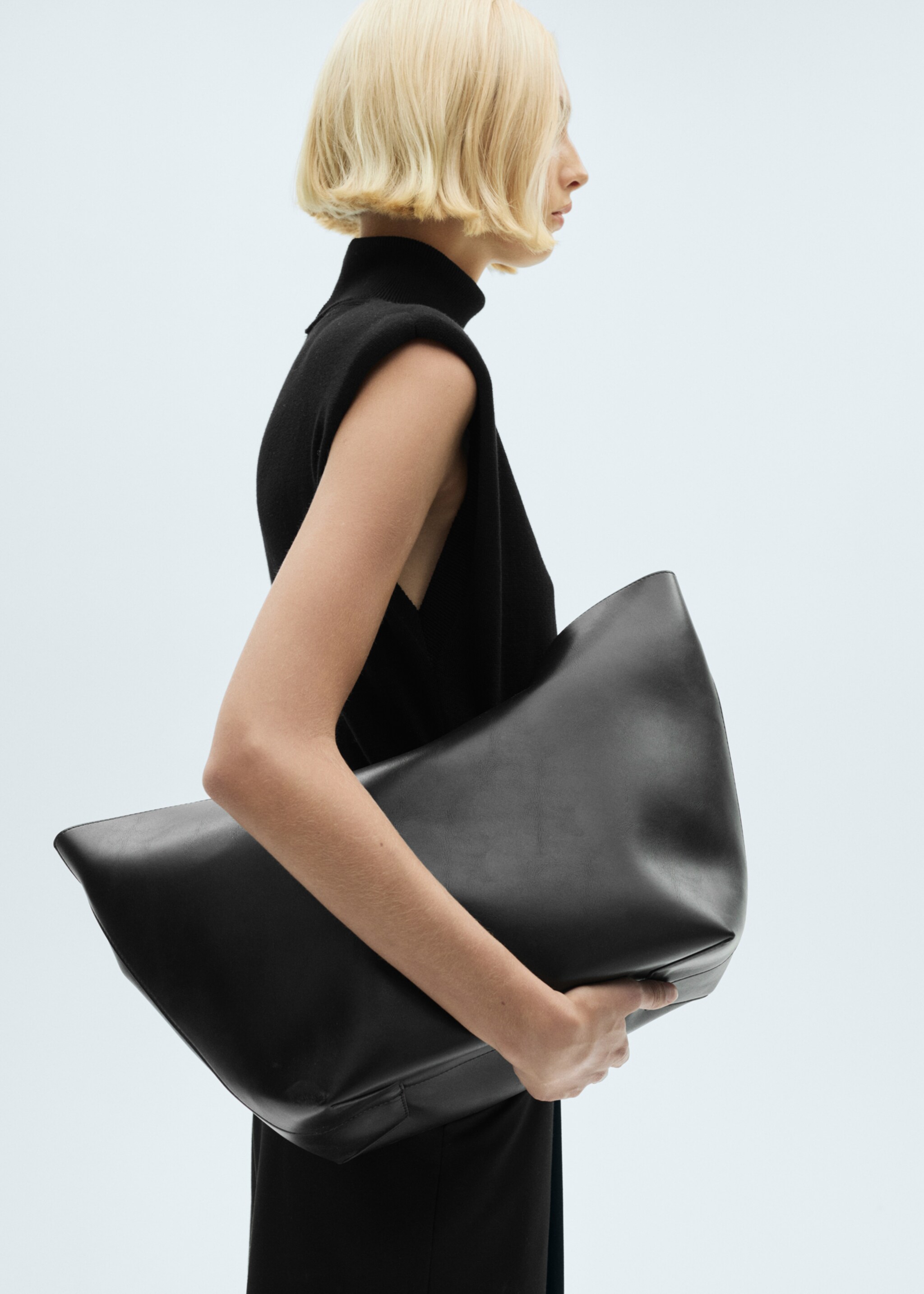 Jumpsuit mit Schulterklappen und Gürtel - Mittlere Ansicht, Schwarz. Ref: 77097718-00.