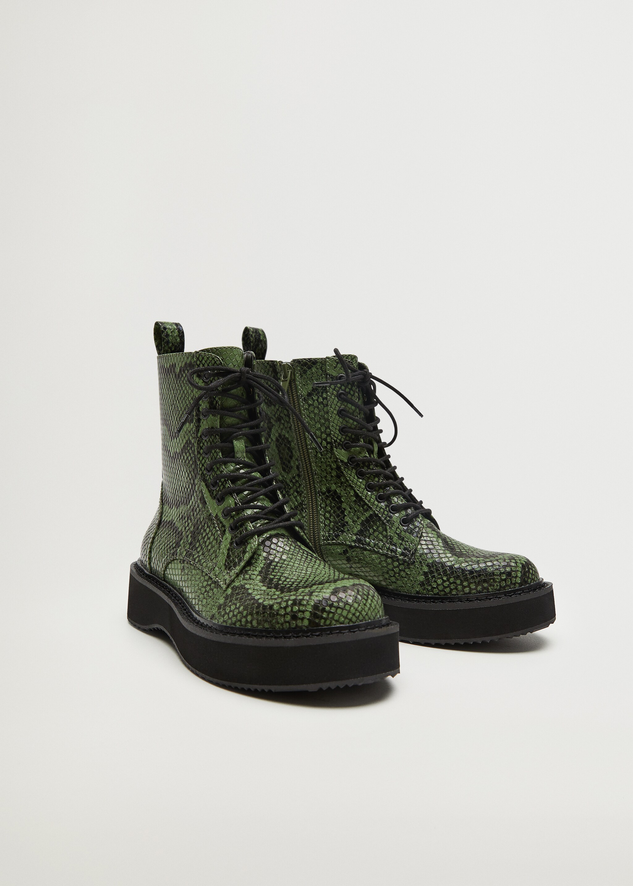 Lace-up track sole boots - Medium plane