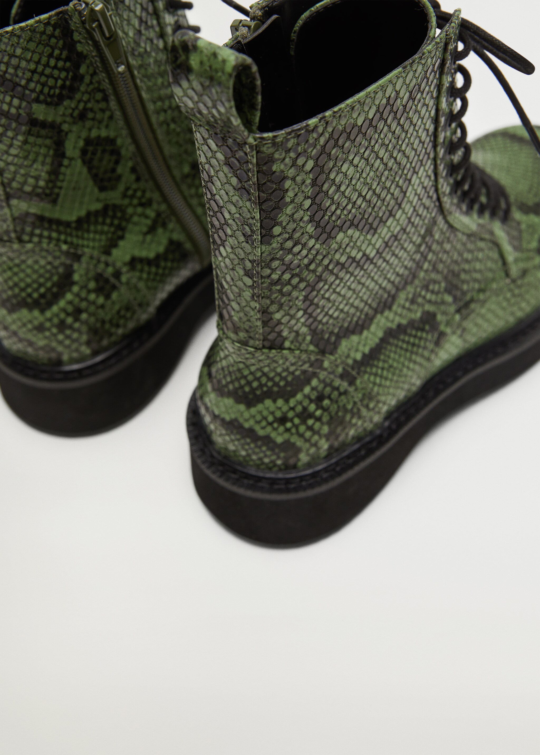 Lace-up track sole boots - Details of the article 2