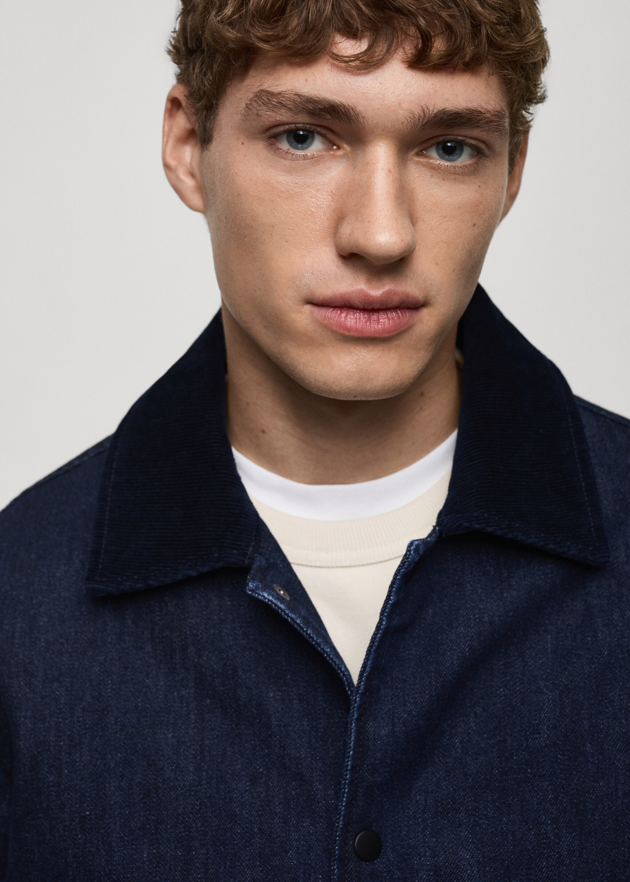 Corduroy collar denim jacket - Details of the article 1, Open Blue. Ref: 77097912-00.