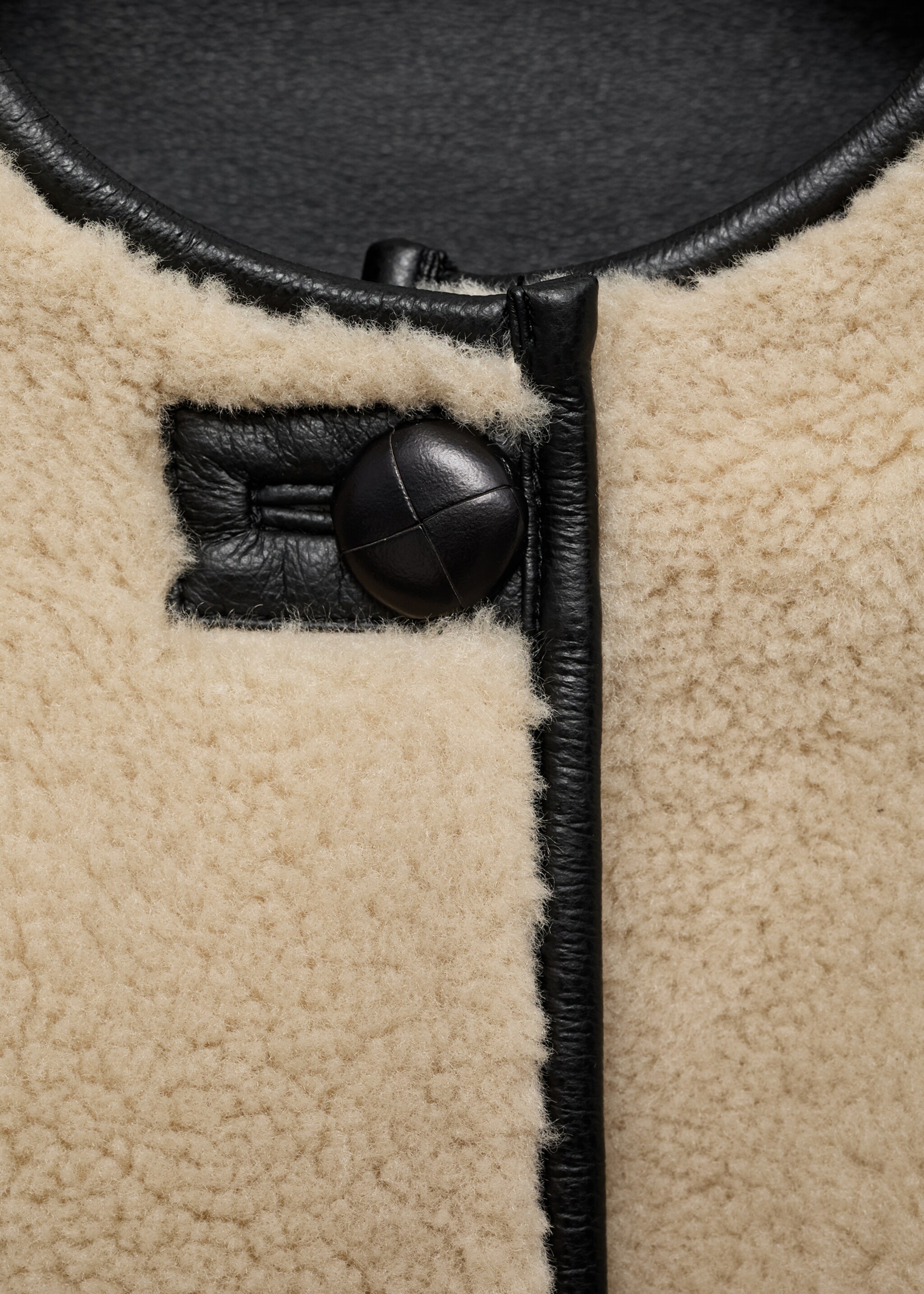 Fur-effect coat with appliqués - Details of the article 8, Ecru. Ref: 77097914-00.
