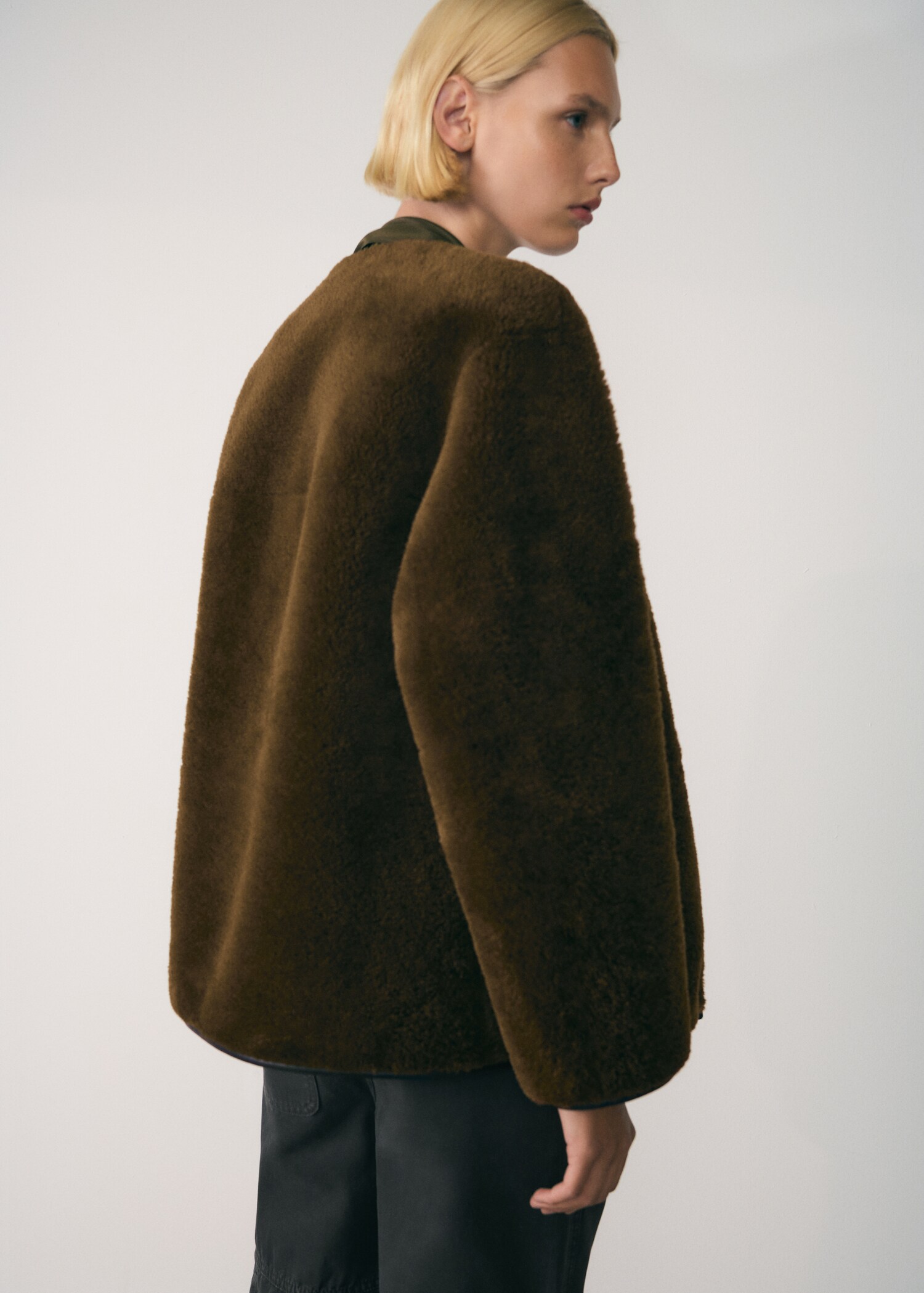 Fur-effect coat with appliqués - Reverse of the article