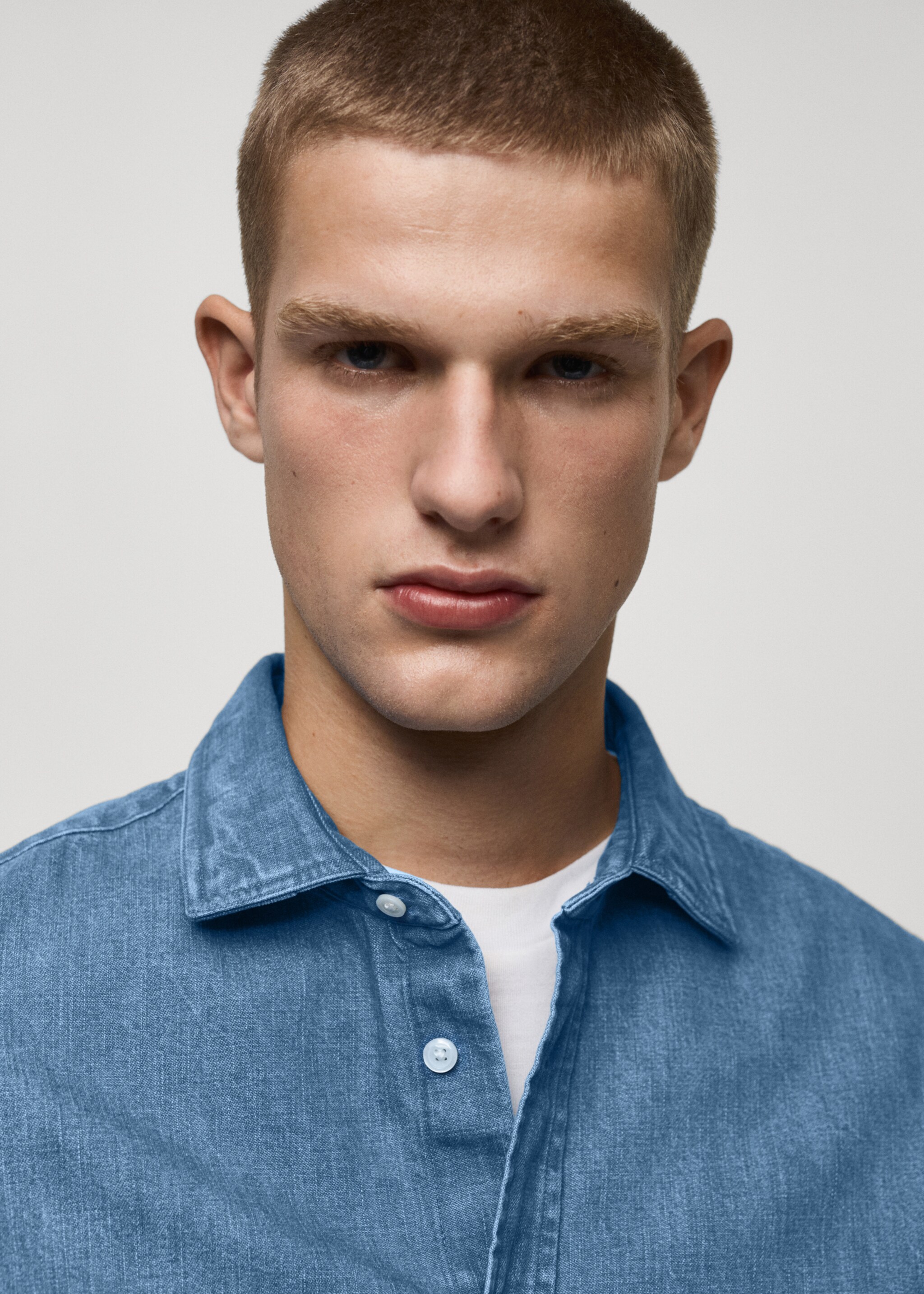 Regular fit denim shirt - Details of the article 1, Medium Blue. Ref: 77097916-00.