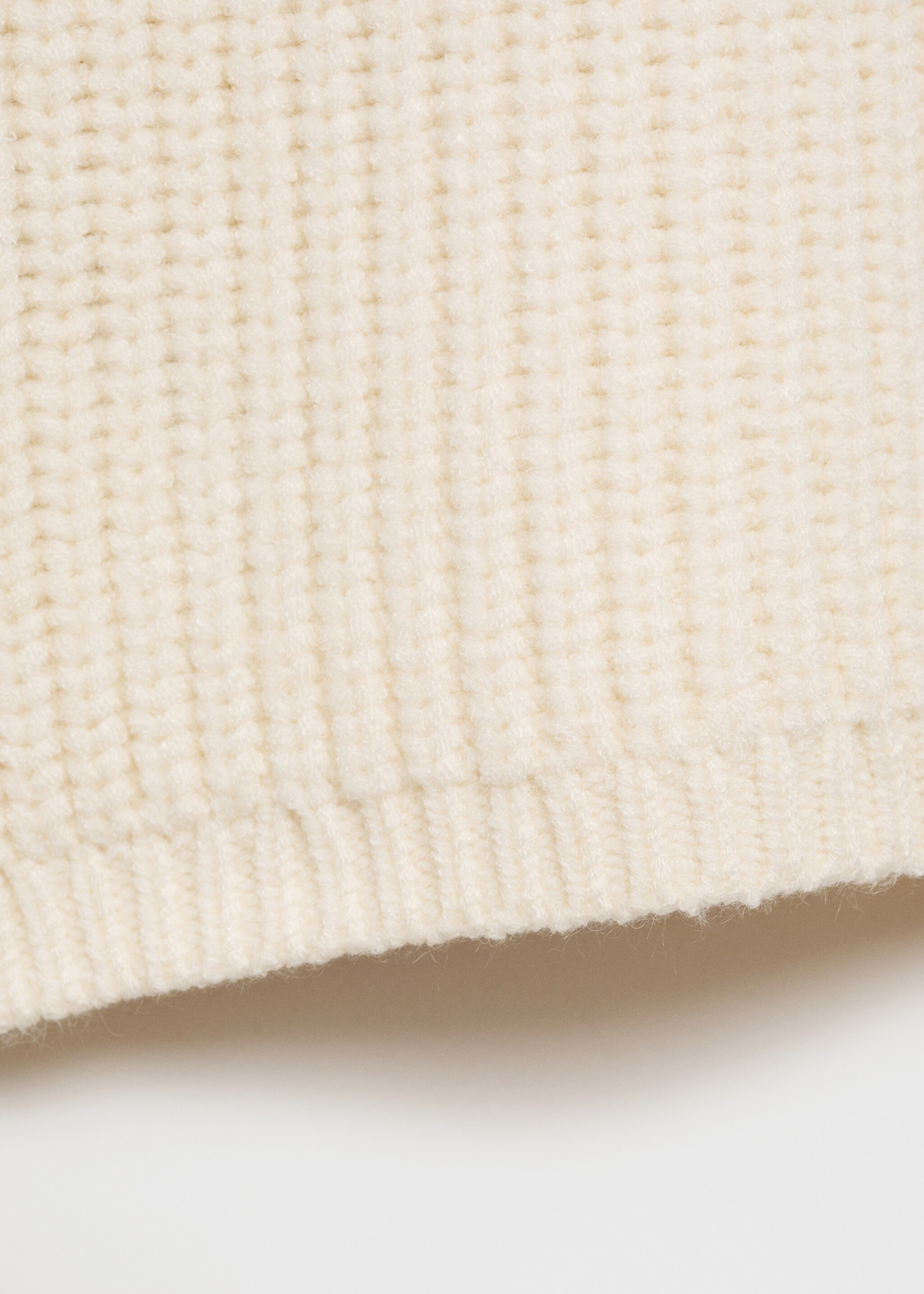 Gebreid gilet met trechterhals - Detail van het artikel 0, Ecru. Ref: 77097934-00.