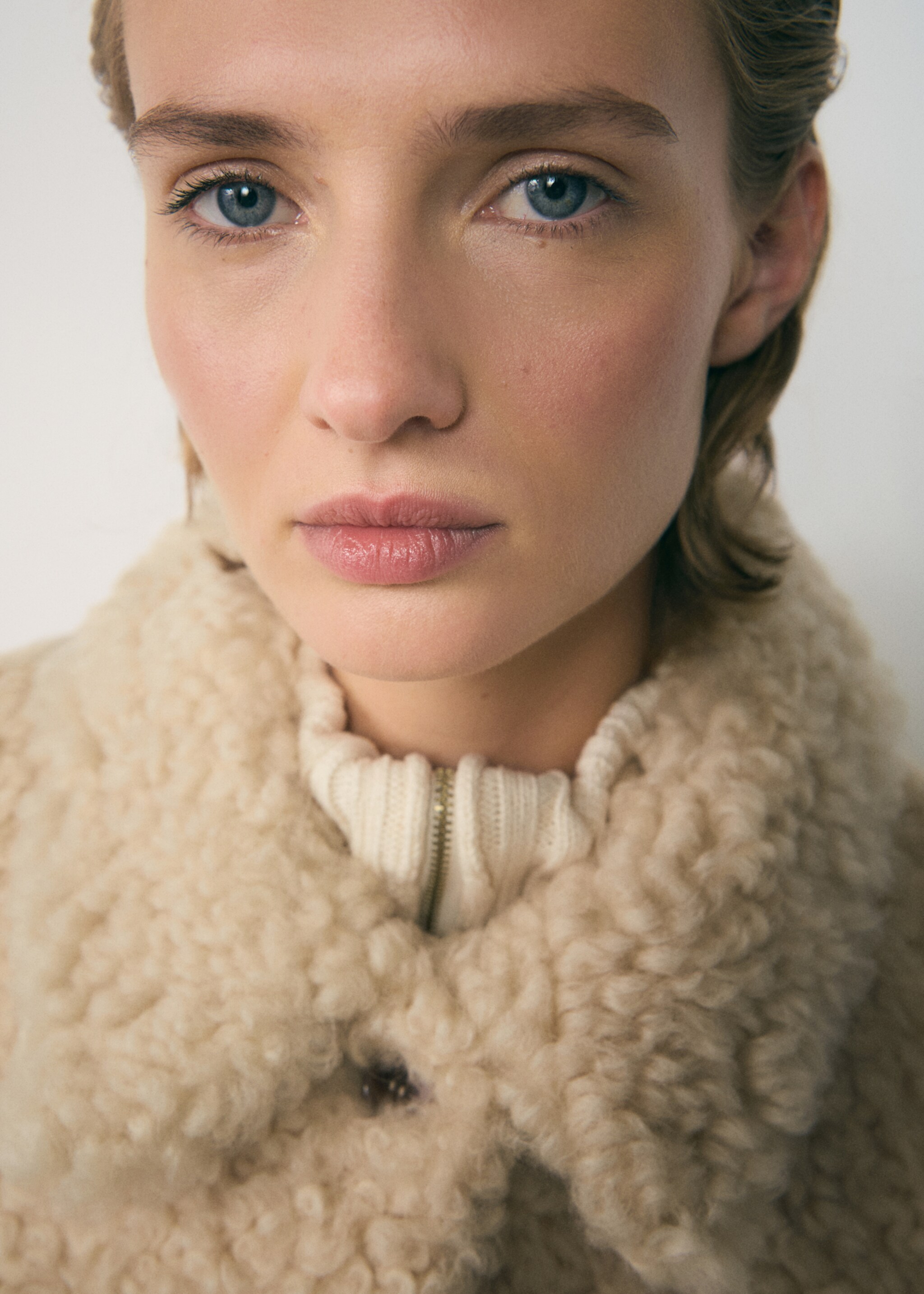 Shearling leather coat - Details of the article 1, Ecru. Ref: 77097936-00.