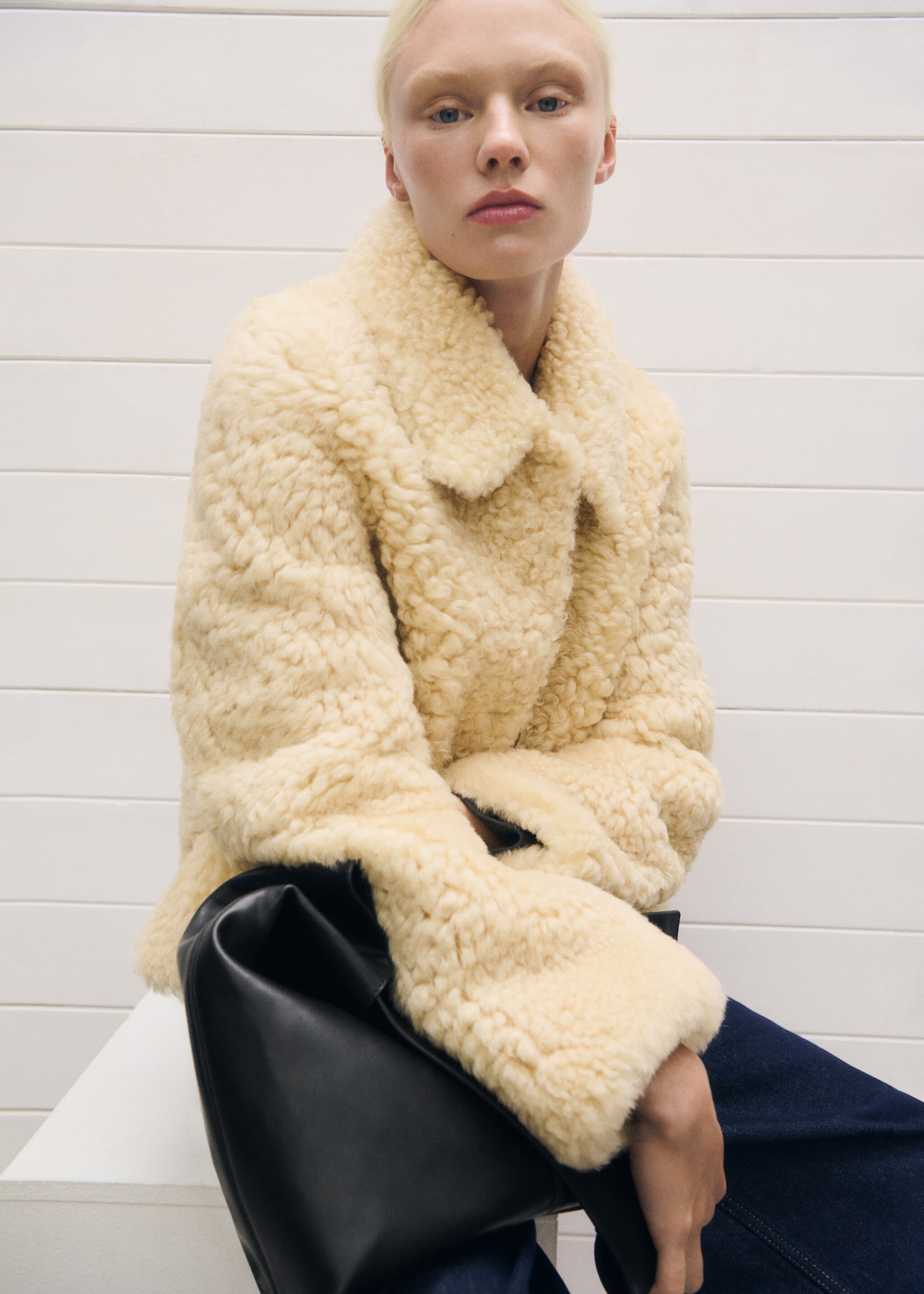 Shearling leather coat - Details of the article 6, Ecru. Ref: 77097936-00.