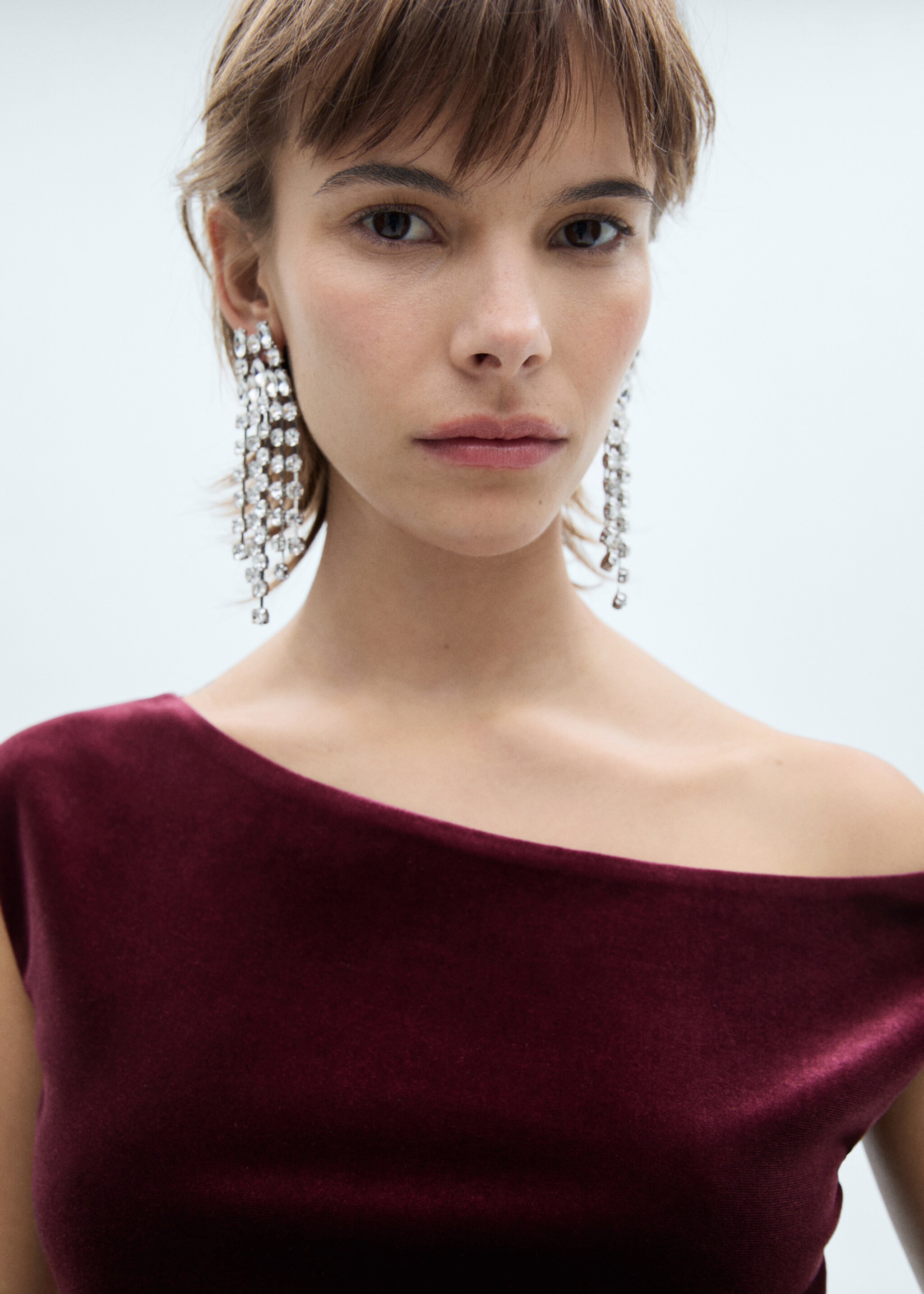 Asymmetric velvet top - Details of the article 1, Burgundy. Ref: 77098265-00.