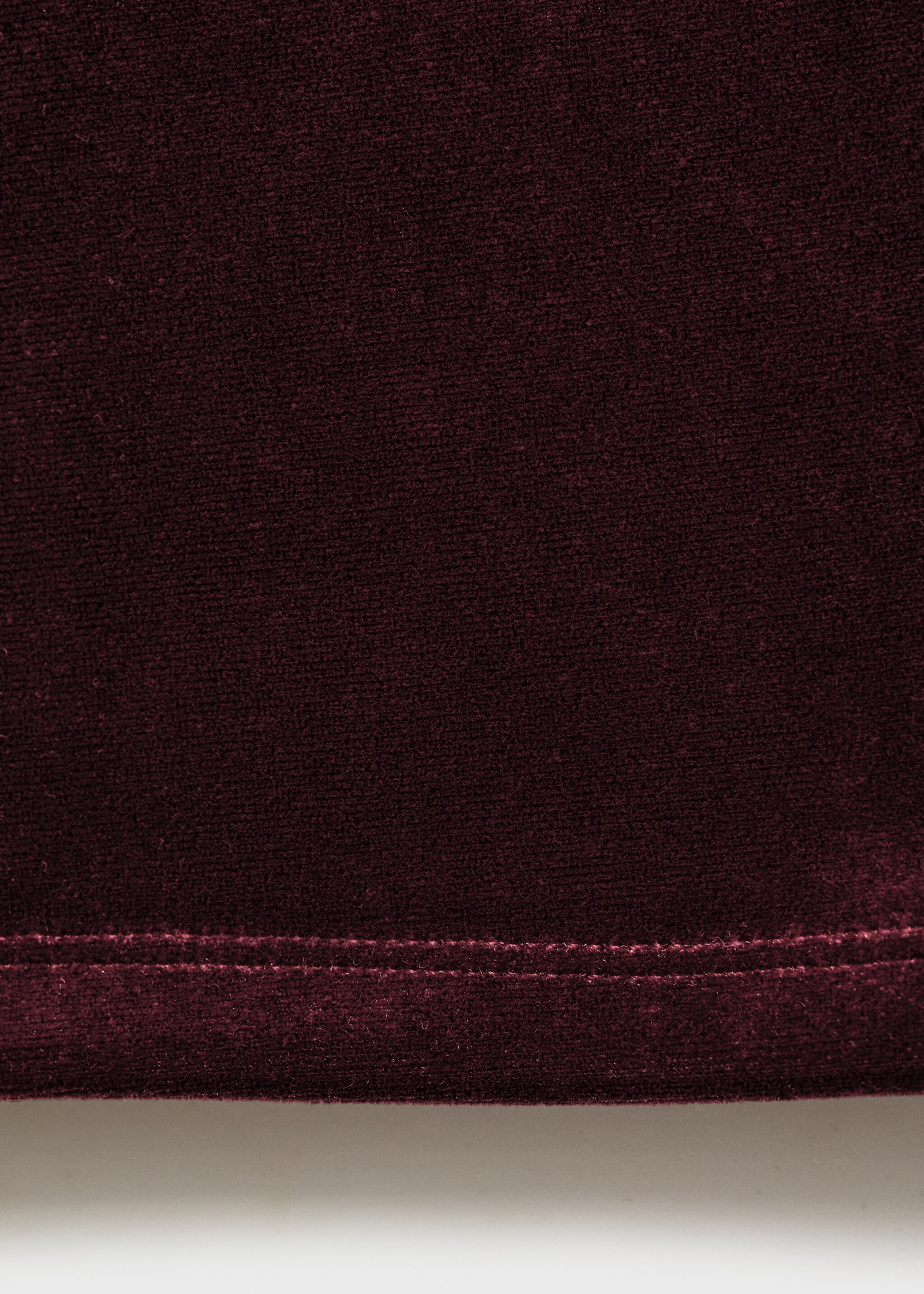 Asymmetric velvet top - Details of the article 8, Burgundy. Ref: 77098265-00.