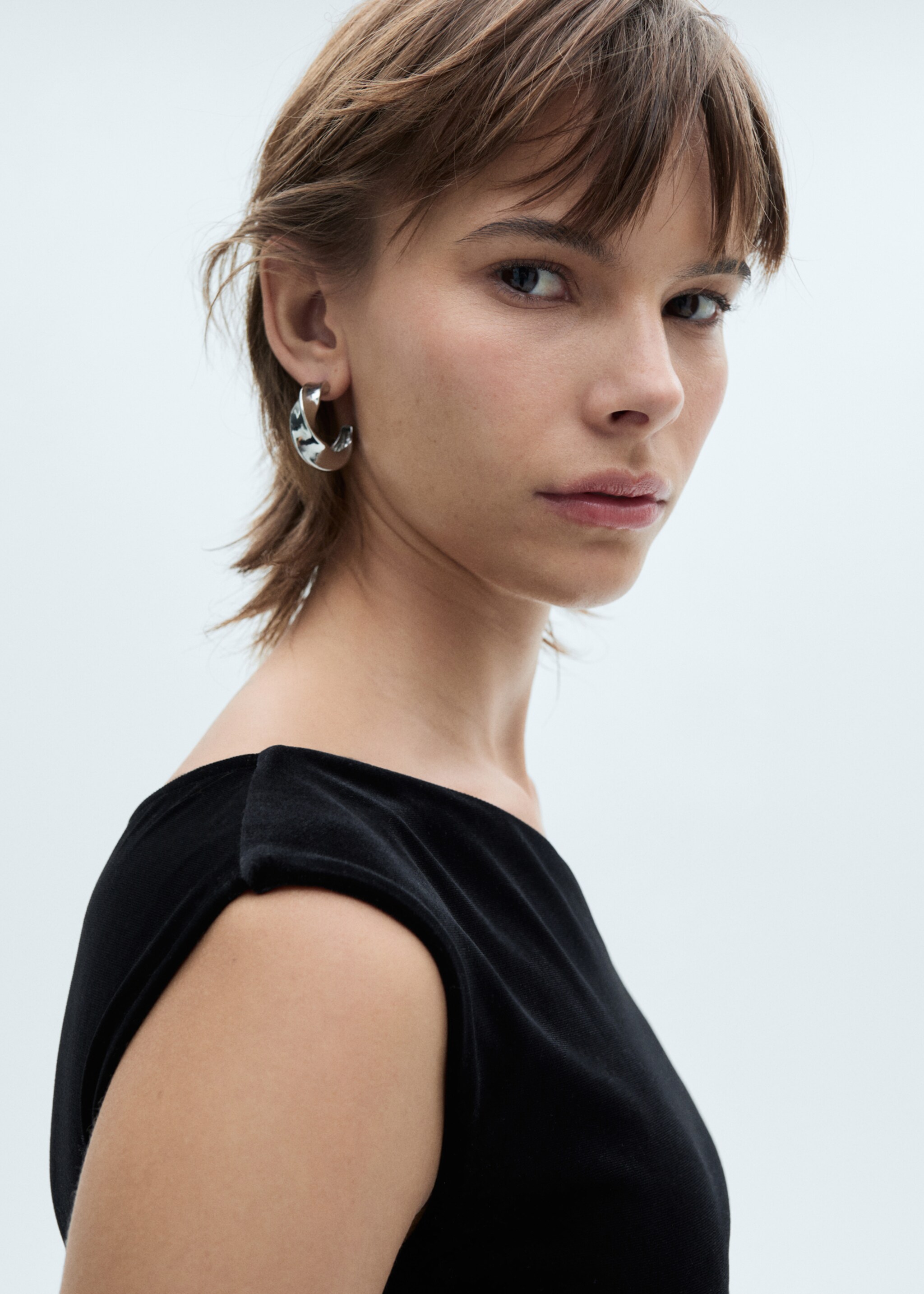 Asymmetric velvet top - Reverse of the article, Black. Ref: 77098265-00.