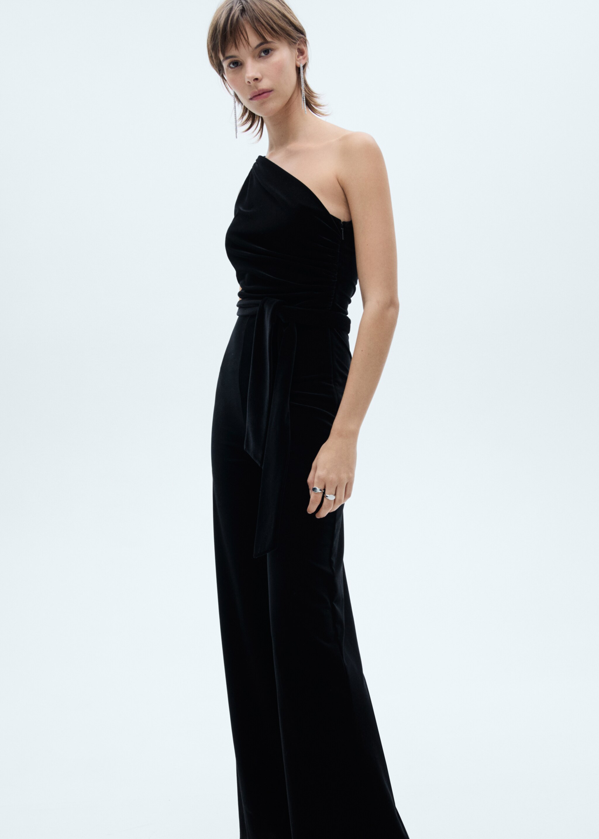 Asymmetric velvet jumpsuit - Medium plane, Black. Ref: 77098267-00.
