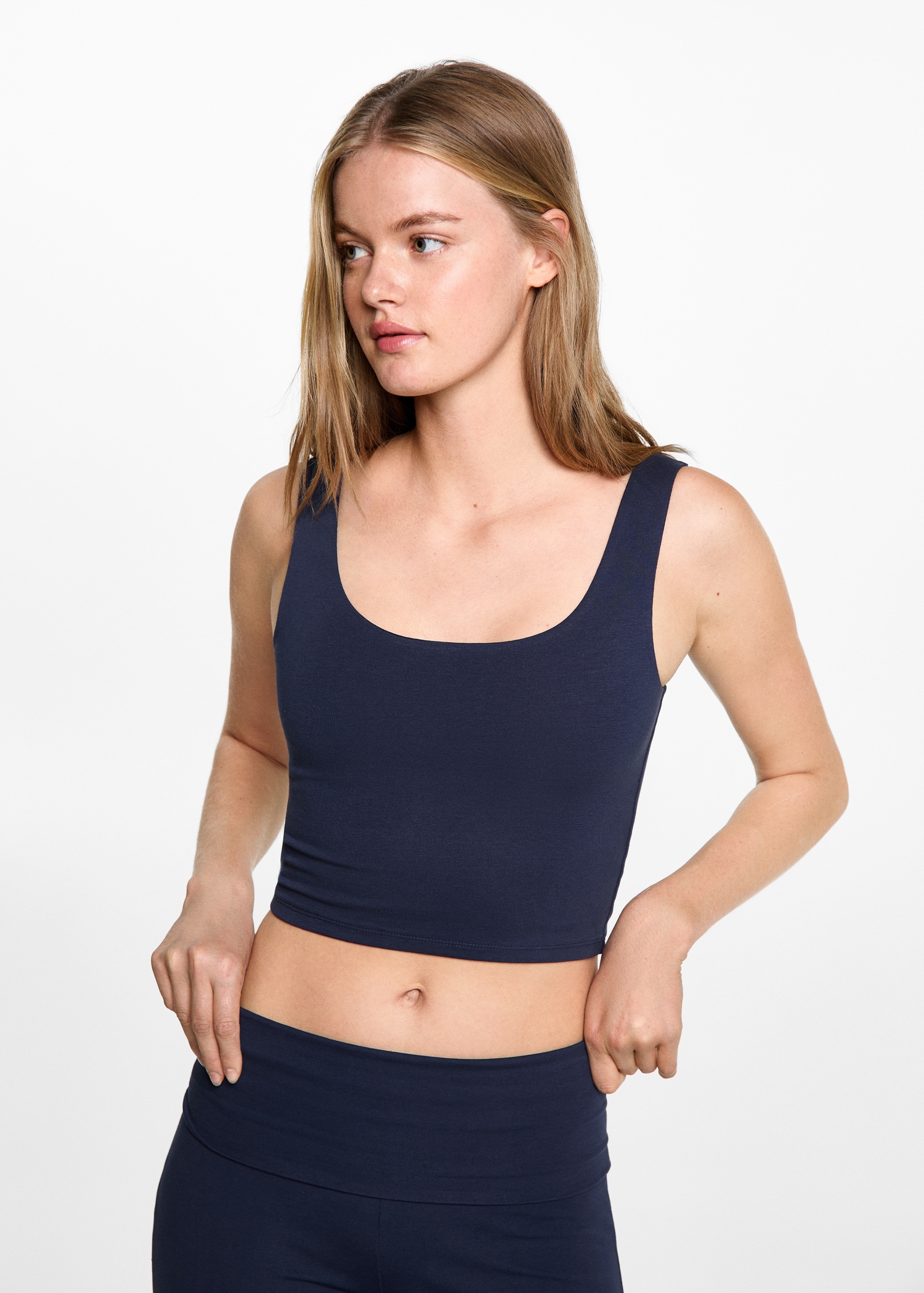 Τοπ crop αθλητικό - Μεσαίο πλάνο