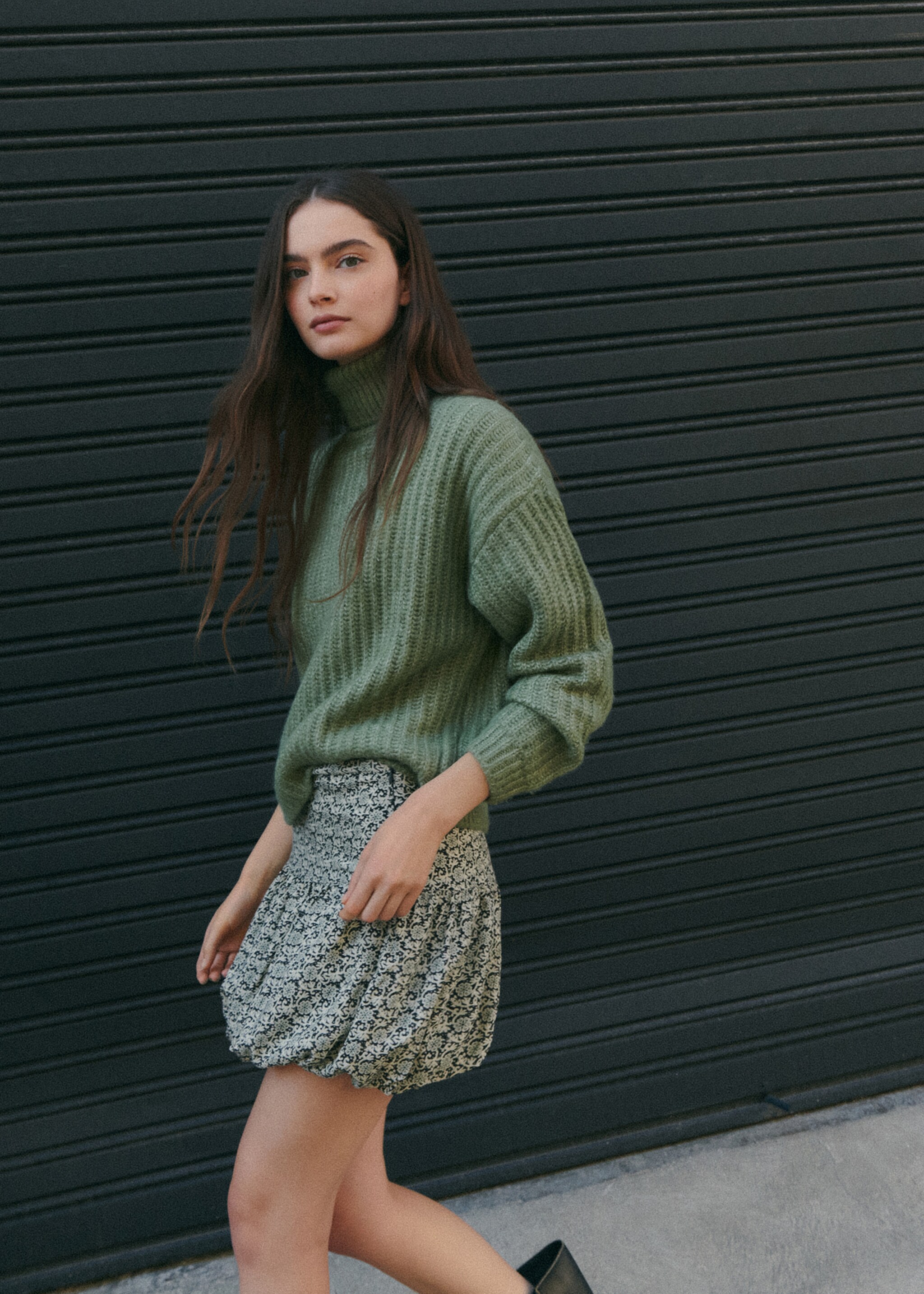 Floral-print balloon skirt - Details of the article 5, Black. Ref: 77098280-00.