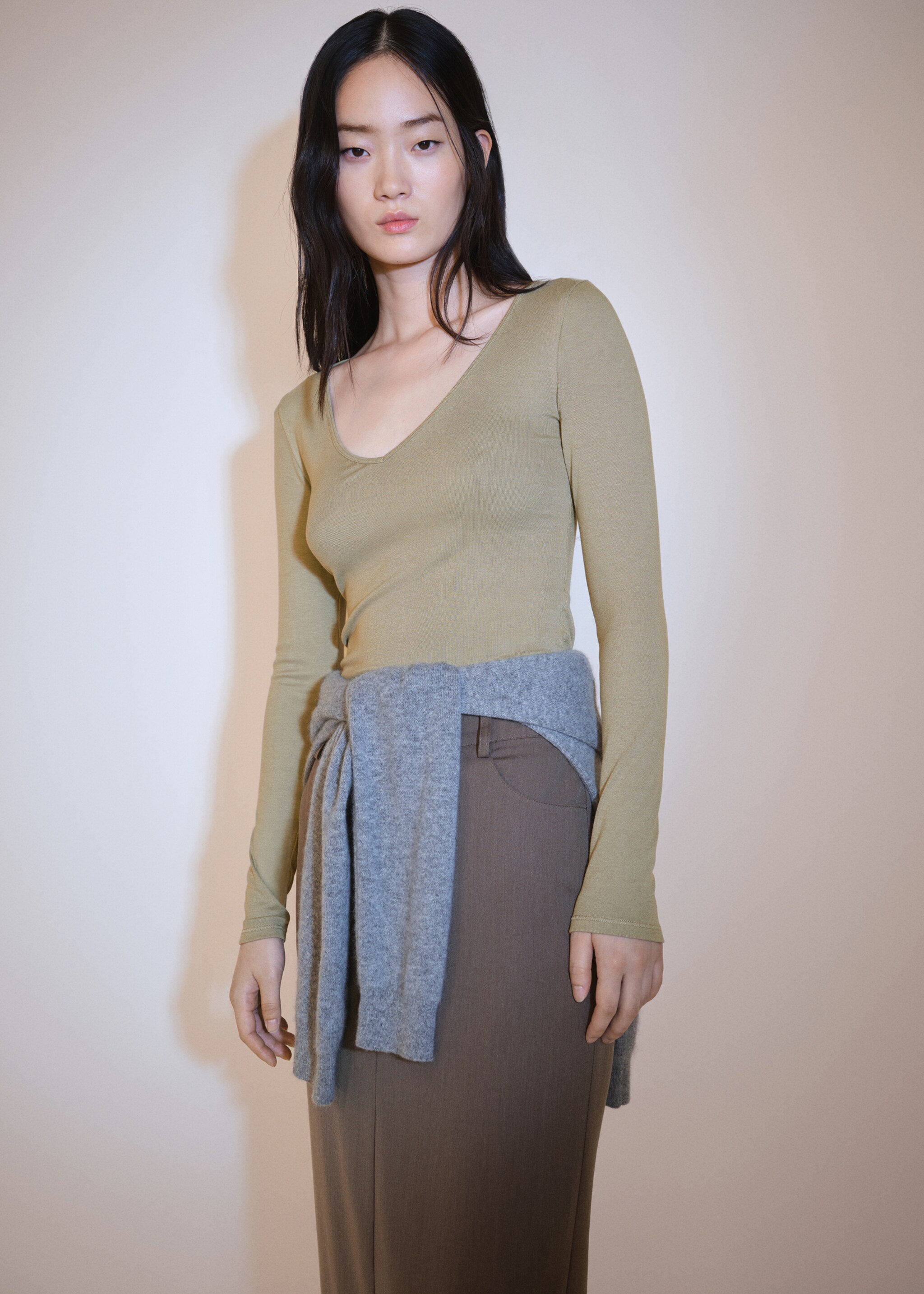 Long-sleeved V-neck T-shirt - Medium plane, Pastel Green. Ref: 77098284-00.