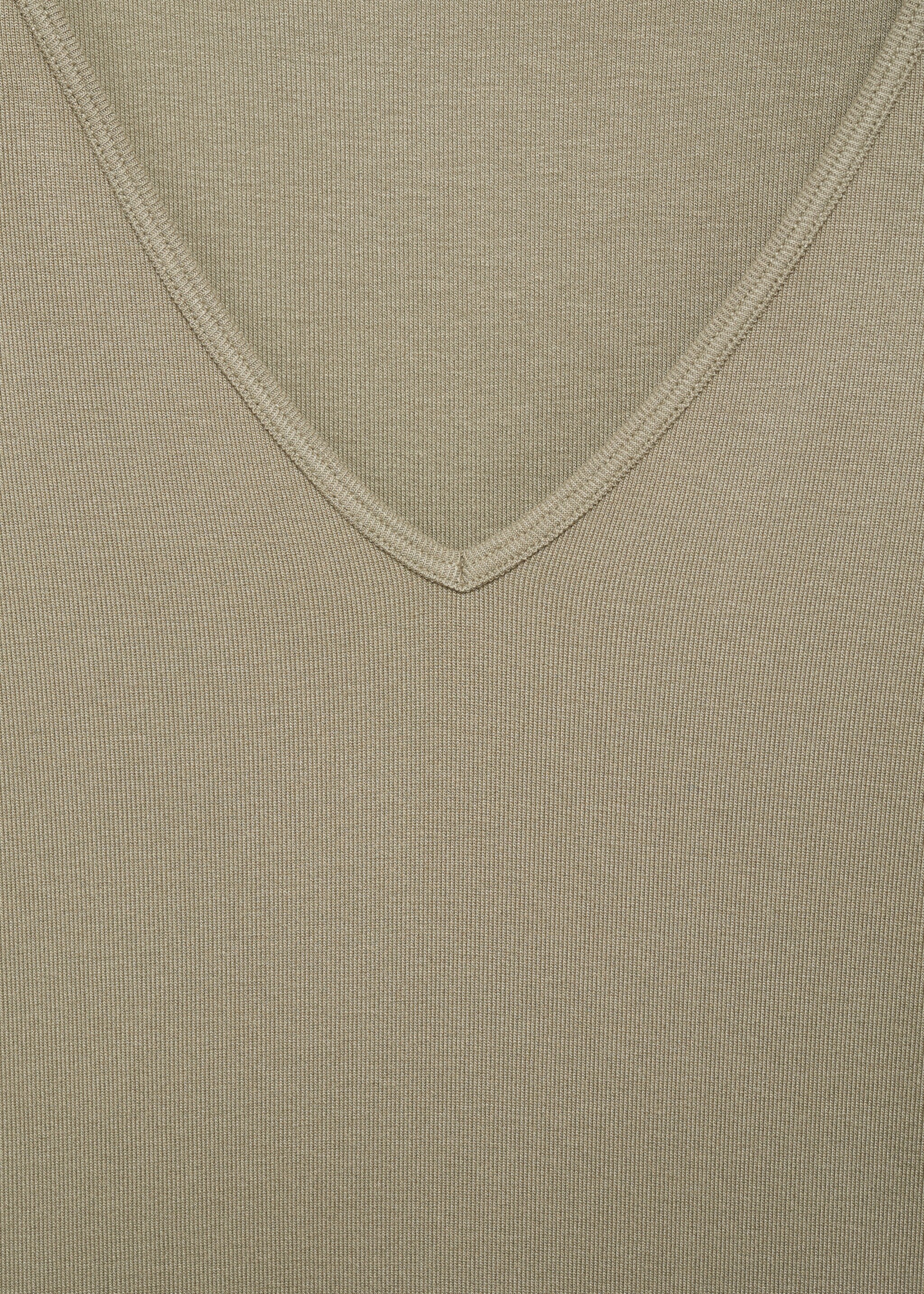 Long-sleeved V-neck T-shirt - Details of the article 8, Pastel Green. Ref: 77098284-00.