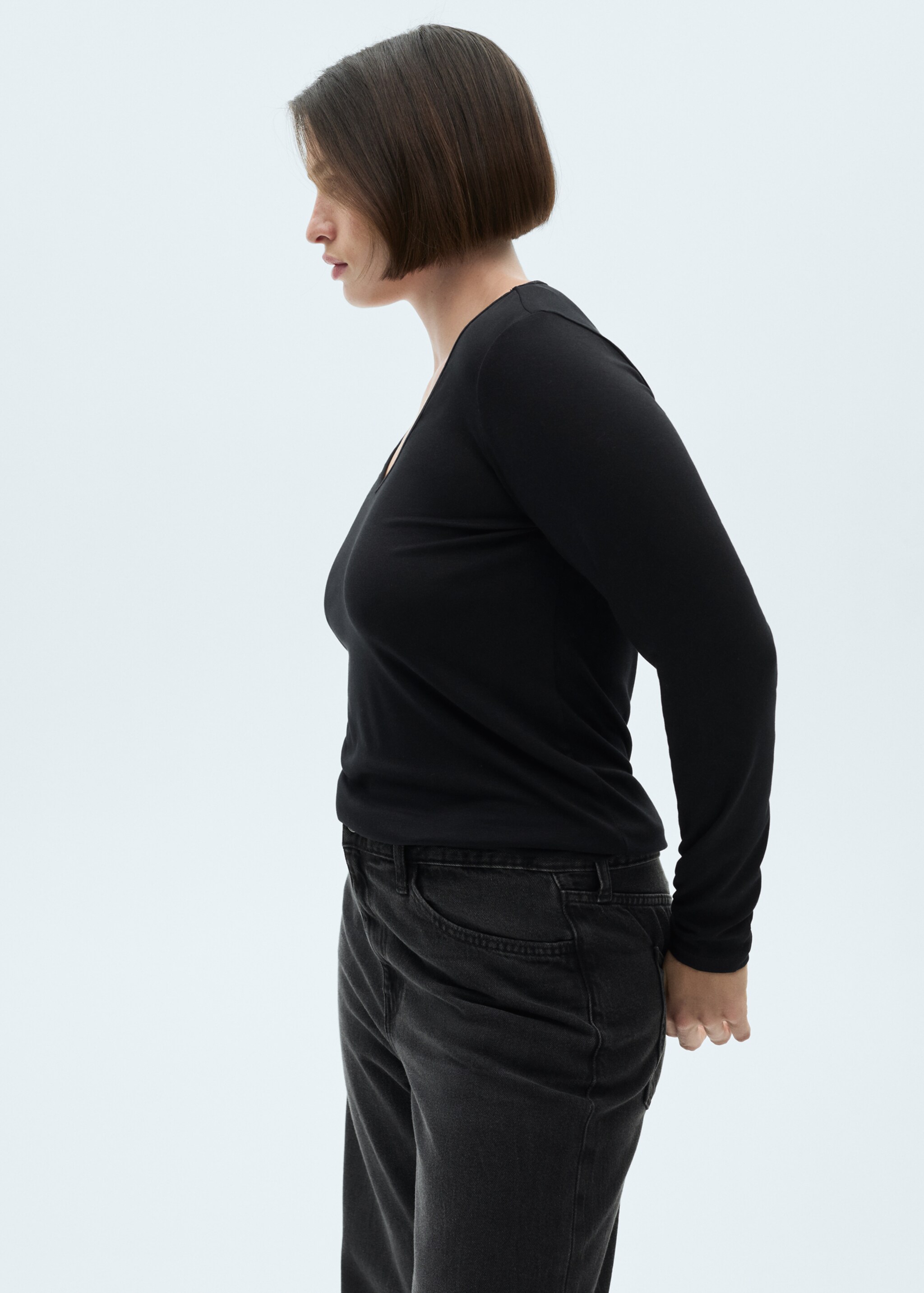 Camiseta manga larga cuello pico - Detalle del artículo 5, Negro. Ref: 77098284-00.
