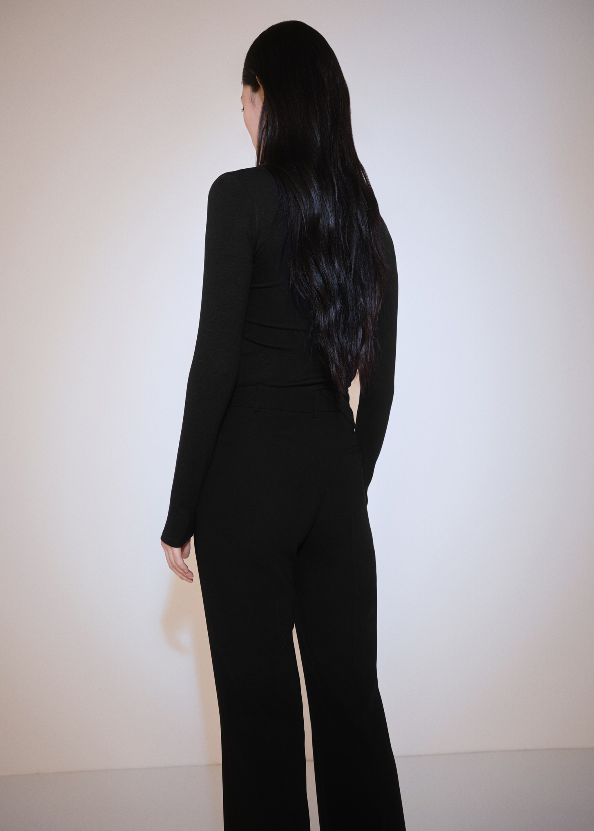 Camiseta manga larga cuello pico - Reverso del artículo, Negro. Ref: 77098284-00.