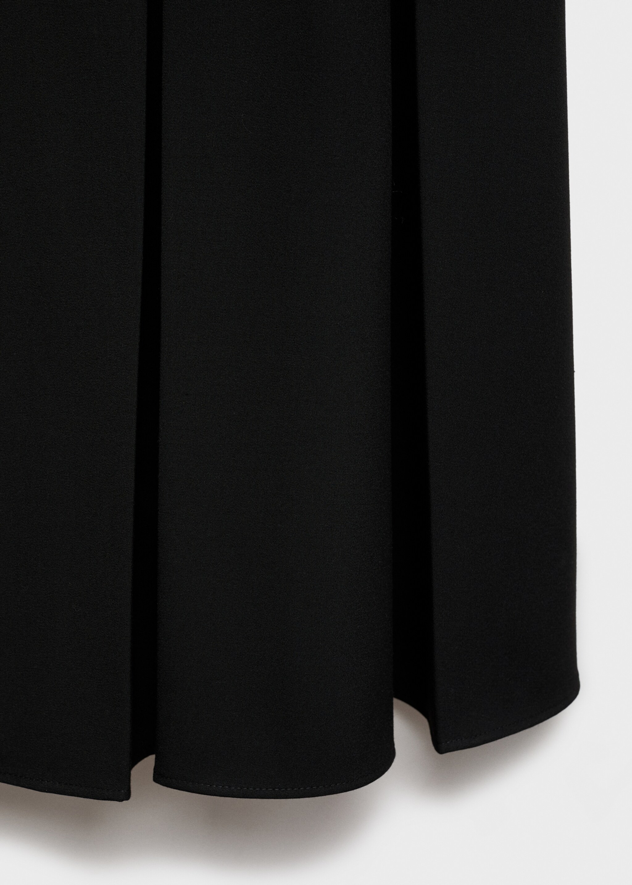 Kombiniertes Kleid mit Faltendetails und Gürtel - Detail des Artikels 0, Schwarz. Ref: 77098285-00.