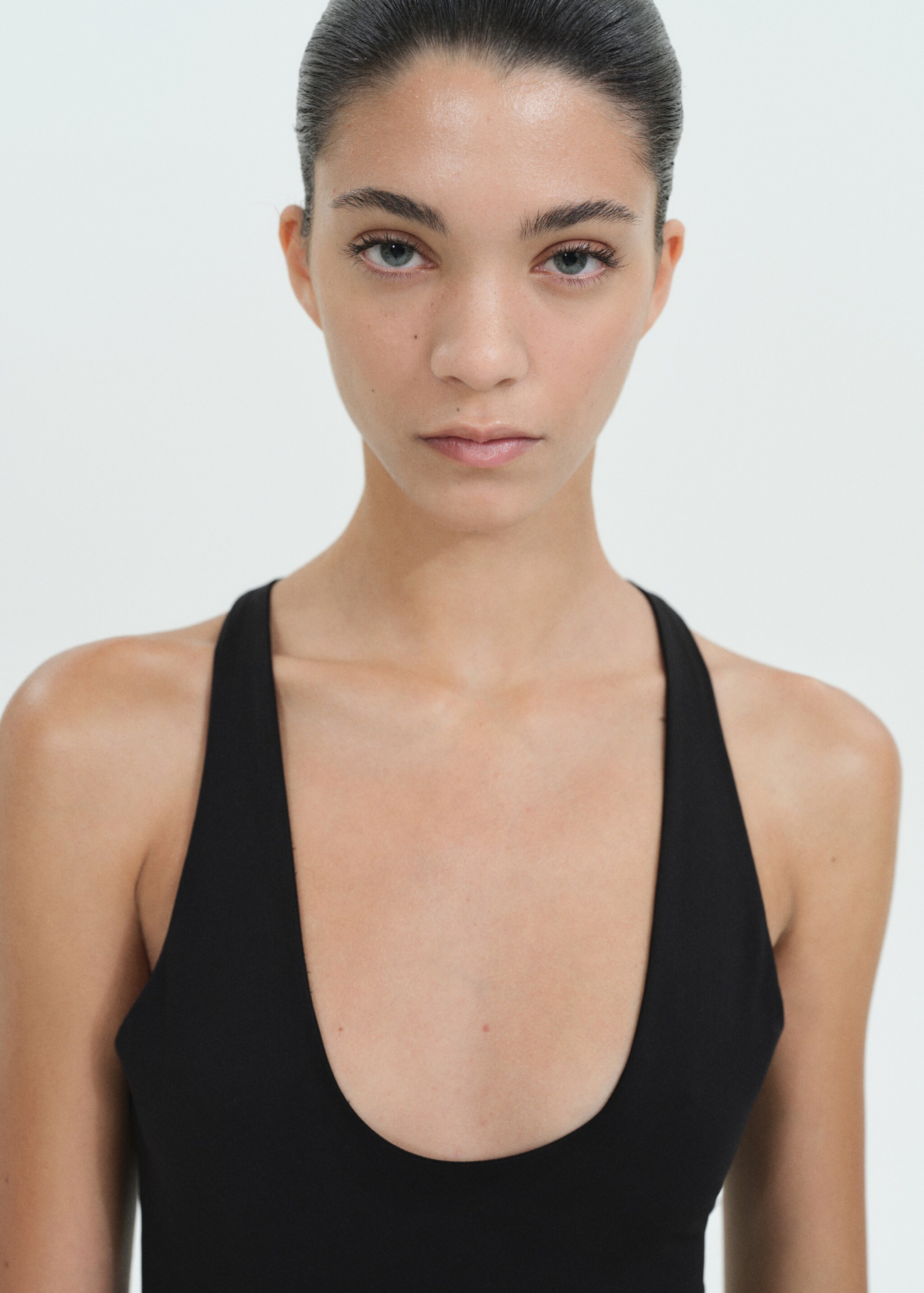 Low-neck bodysuit - Details of the article 1, Black. Ref: 77099074-00.