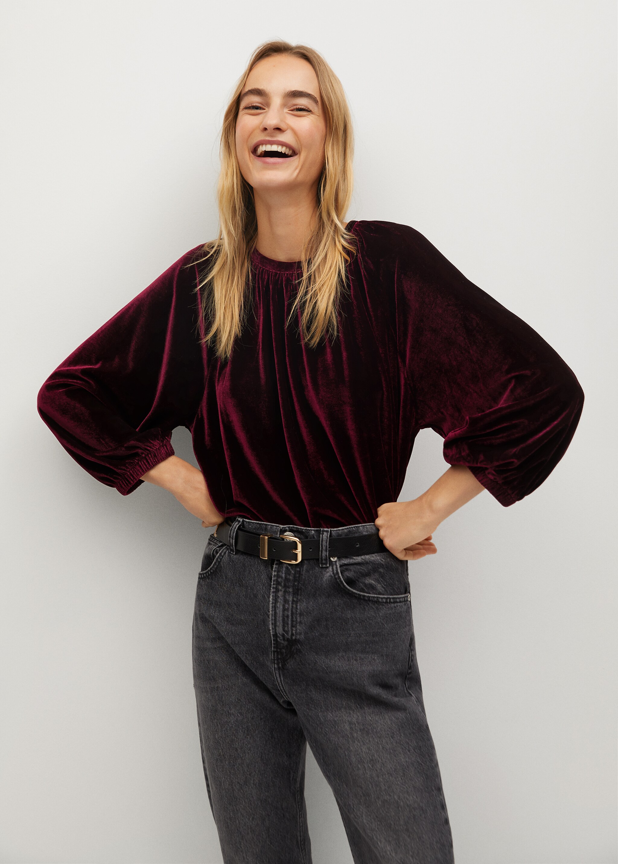 Blusa elbow-a - Plano medio
