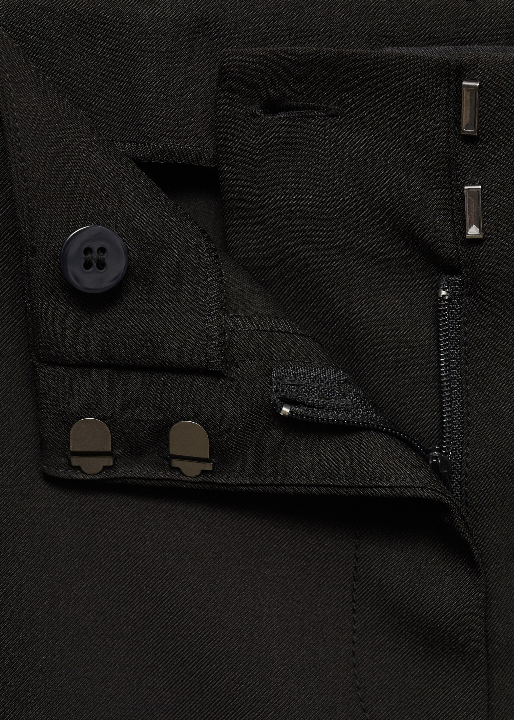 Gerade Shorts mit hoher Taille - Detail des Artikels 8, Schwarz. Ref: 77099235-00.