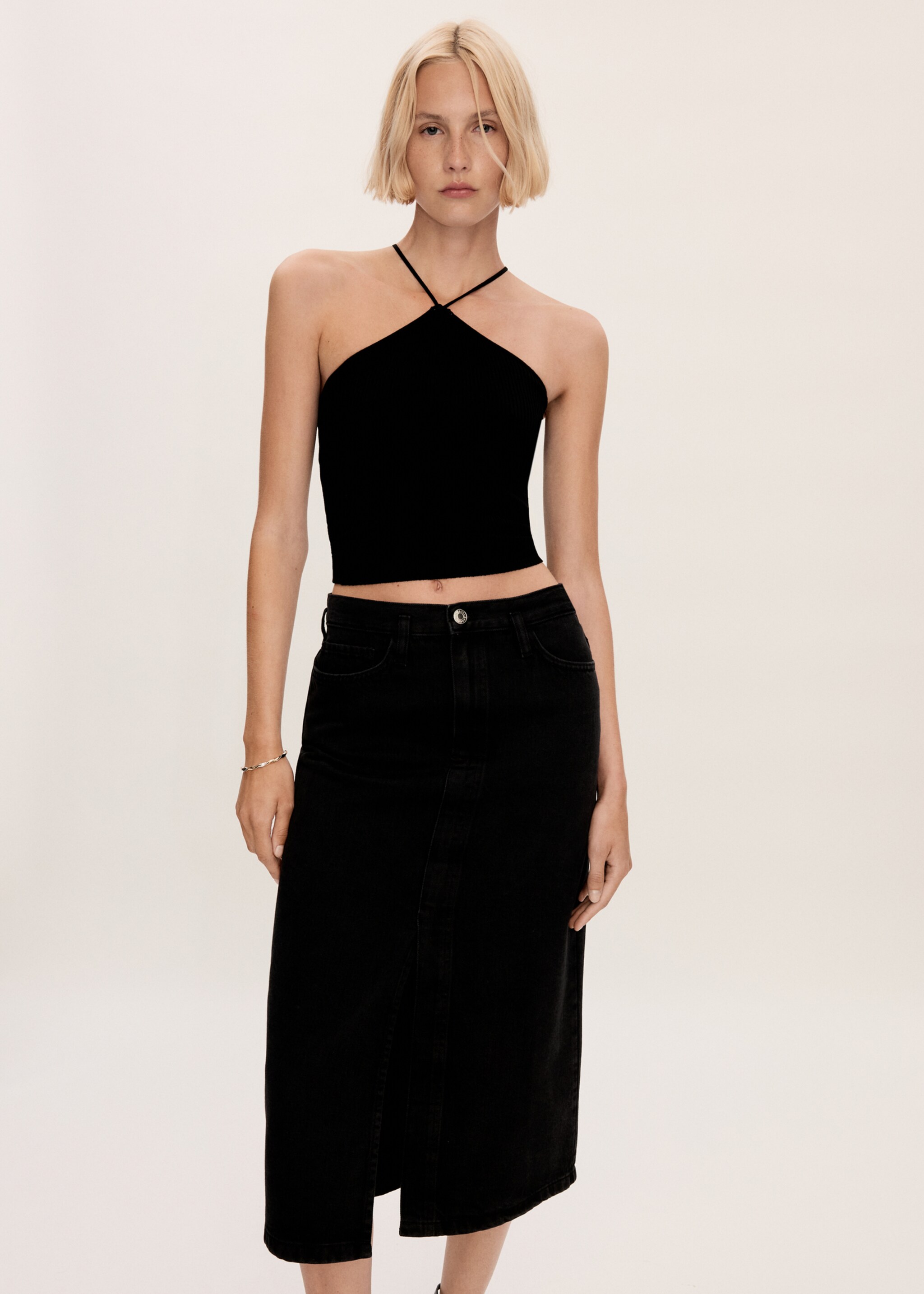 Slit denim skirt - Details of the article 1, Black denim. Ref: 77099405-00.