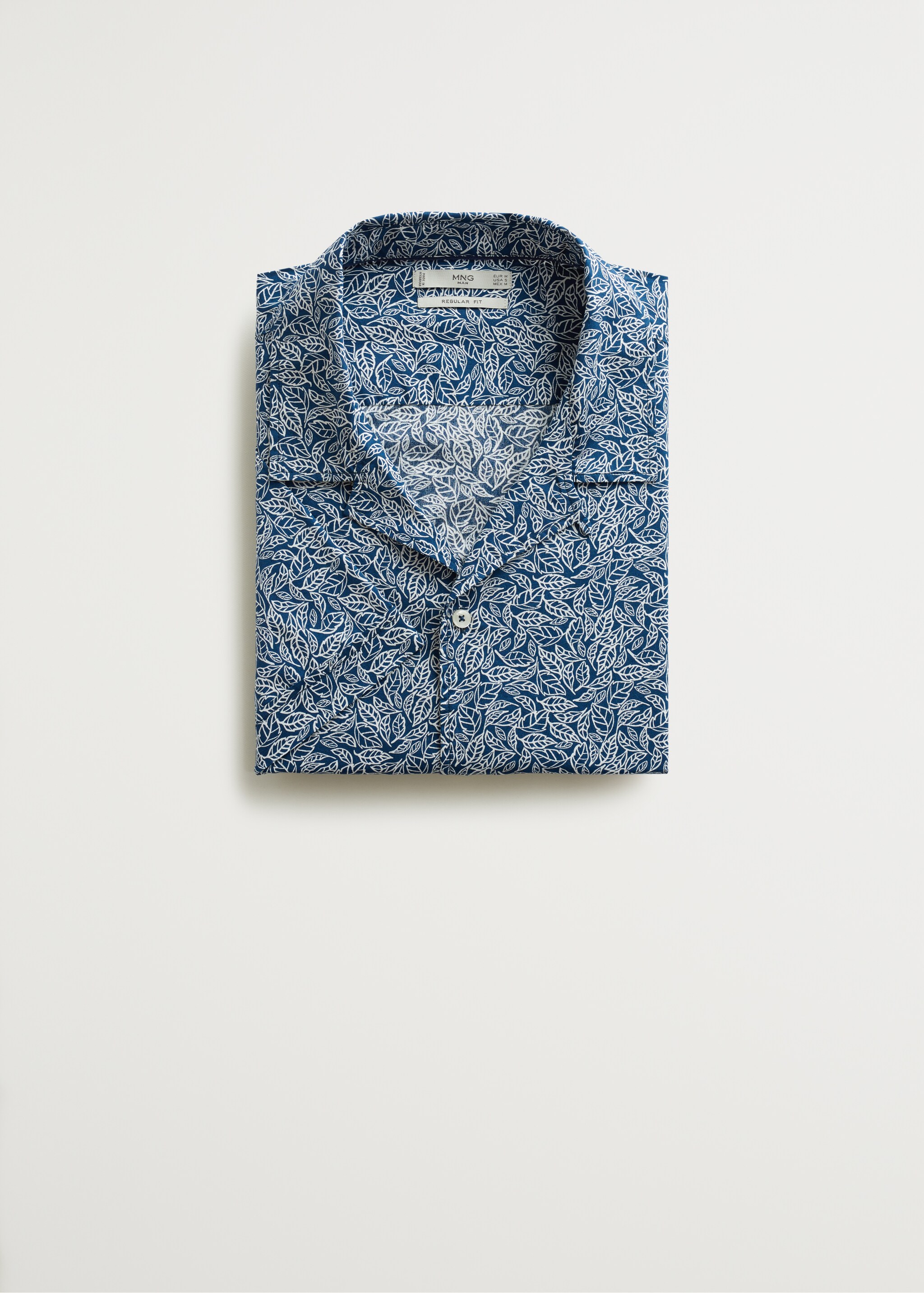 Camisa regular fit estampado hojas - Artículo sin modelo