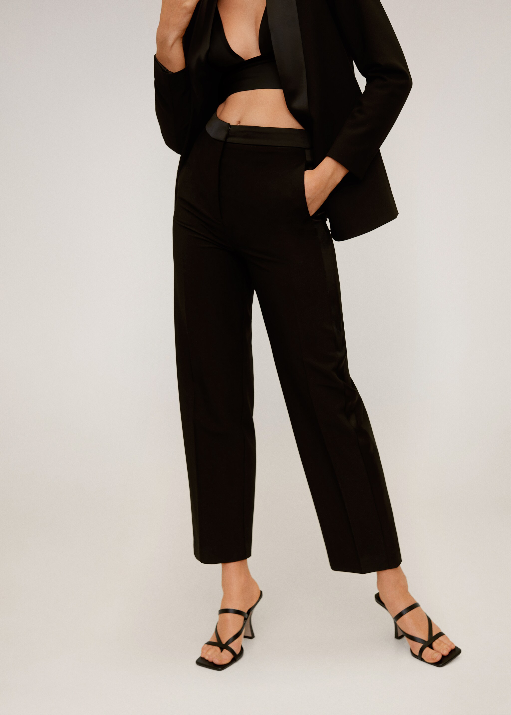 Pantalón recto traje - Plano medio