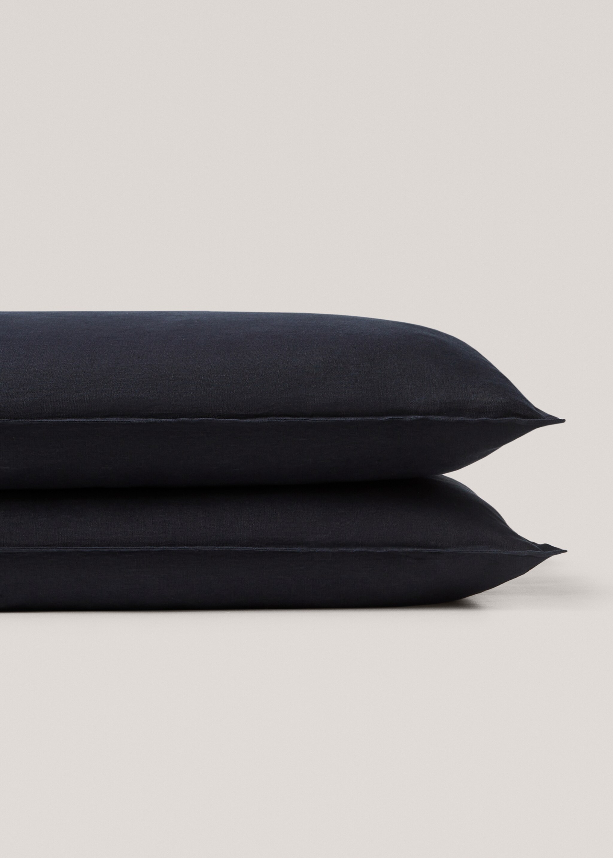 100% linen cushion case 50x75cm - Details of the article 1, Dark Navy. Ref: 77146319-00.
