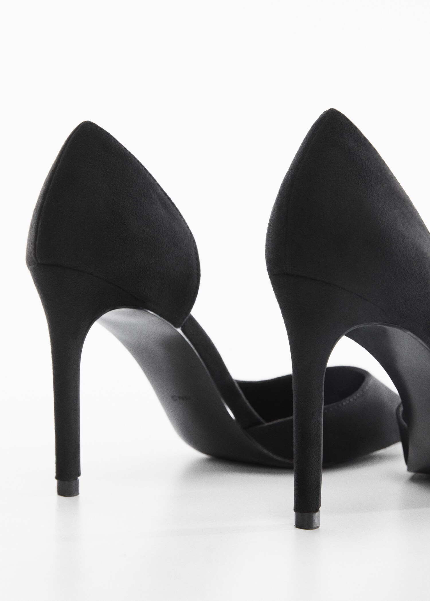 Asymmetrical heeled shoes - Details of the article 1
