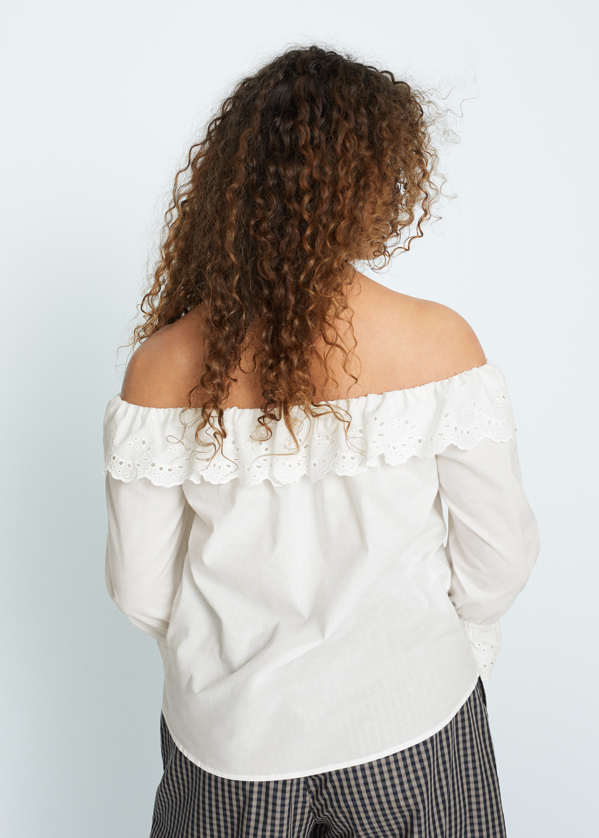 Blusa off-shoulder calada - Reverso del artículo