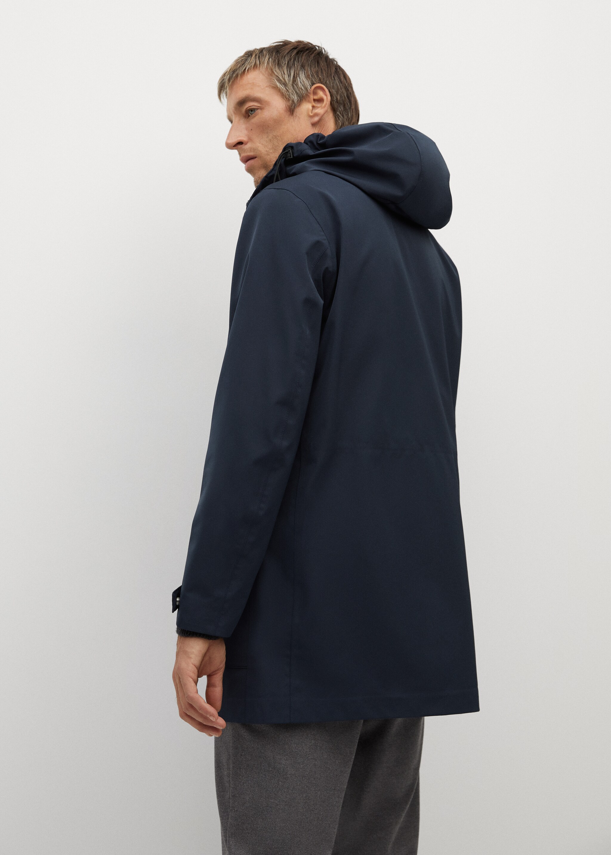 Hooded water-repellent parka - Reverse of the article