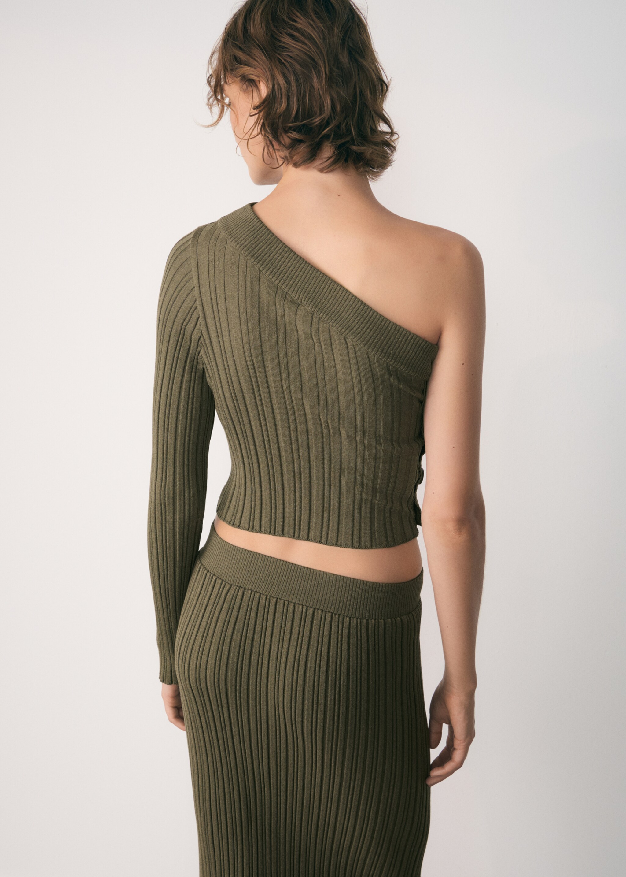 Ribbed Asymmetric sweater - Reverse of the article