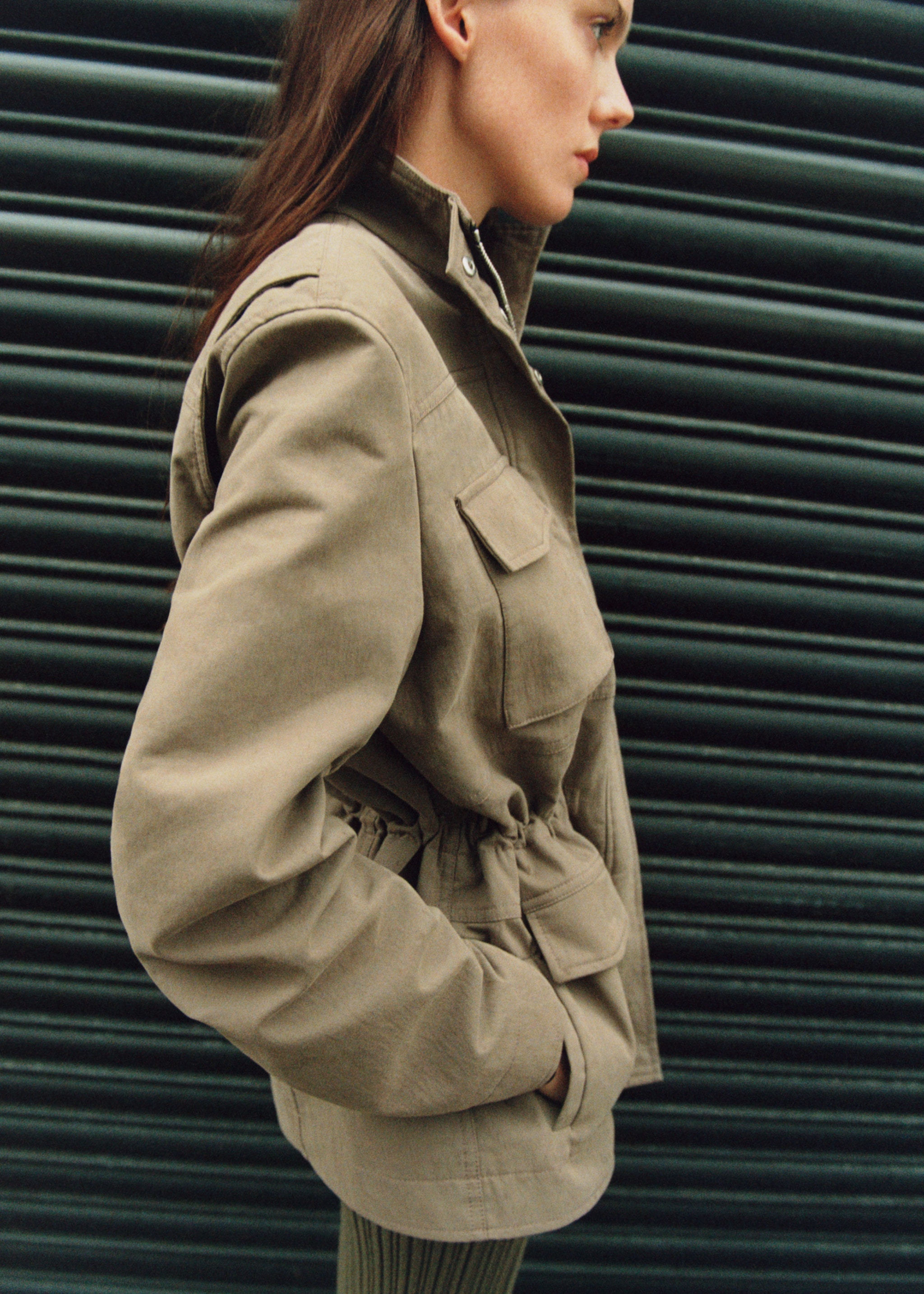 Turtleneck parka with pockets - Details of the article 4, Medium Brown. Ref: 77947938-00.