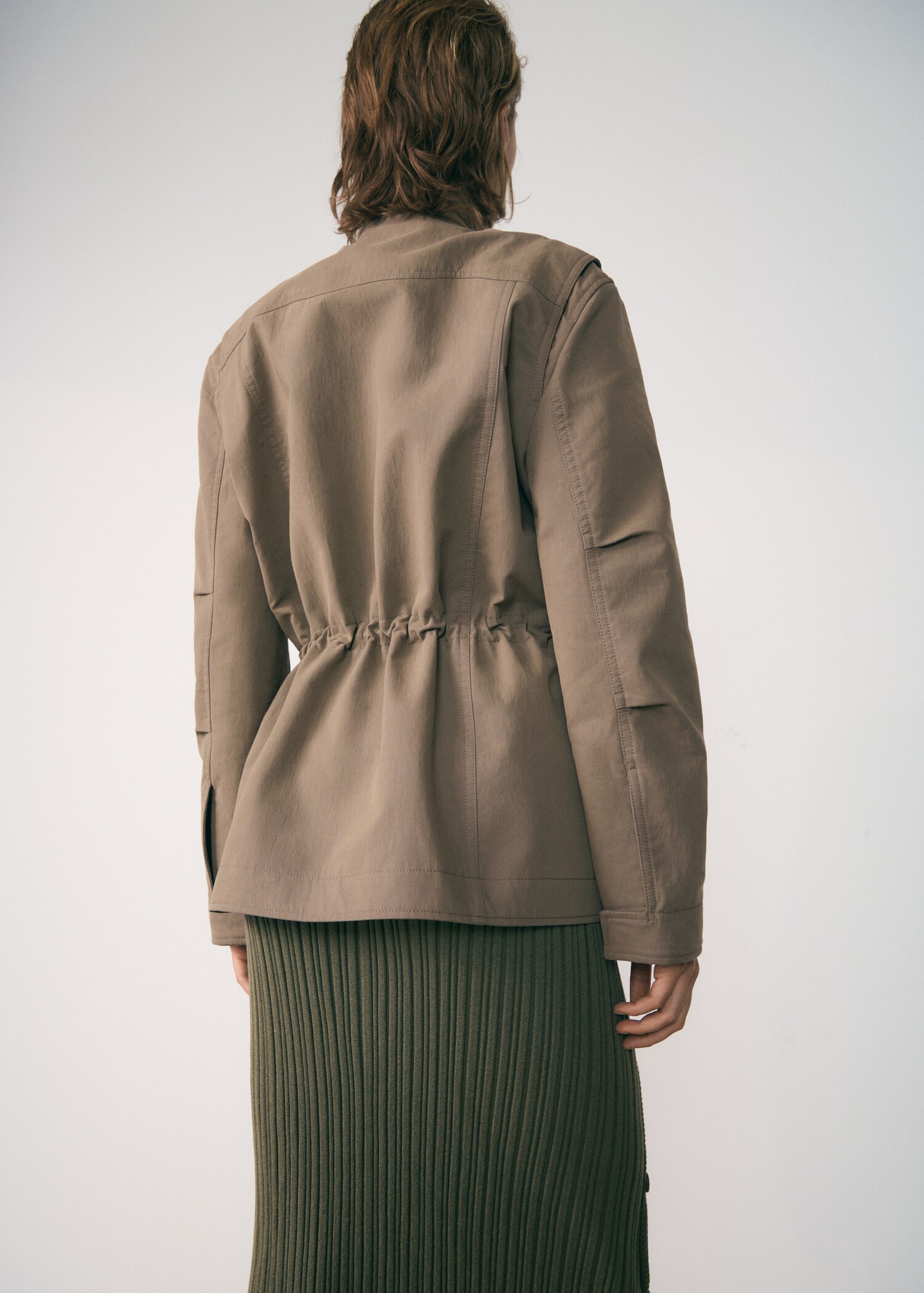 Parka bolsillos cuello alto - Reverso del artículo