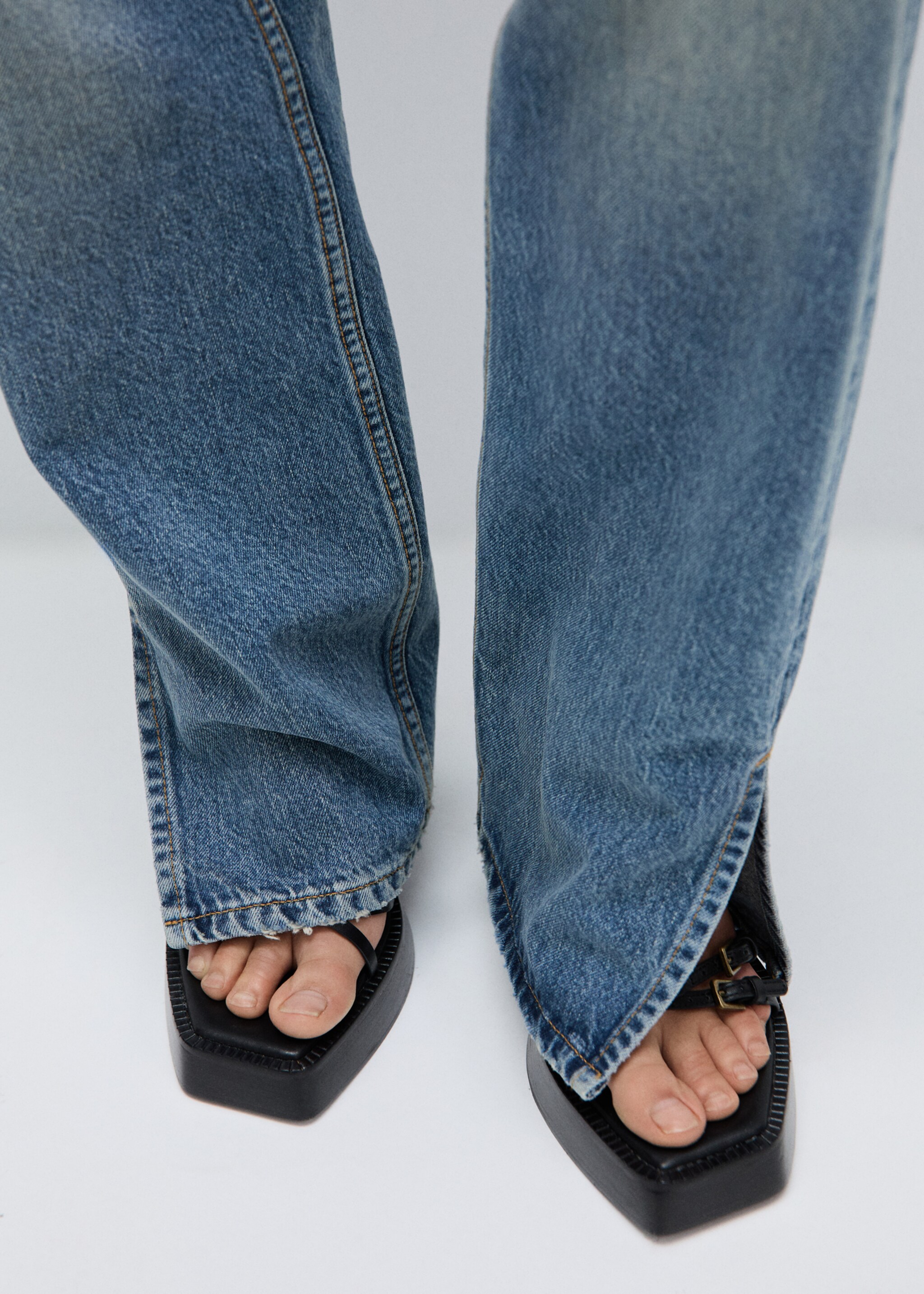 Medium-rise straight jeans with slits - Details of the article 6, Dark Blue. Ref: 77974068-00.