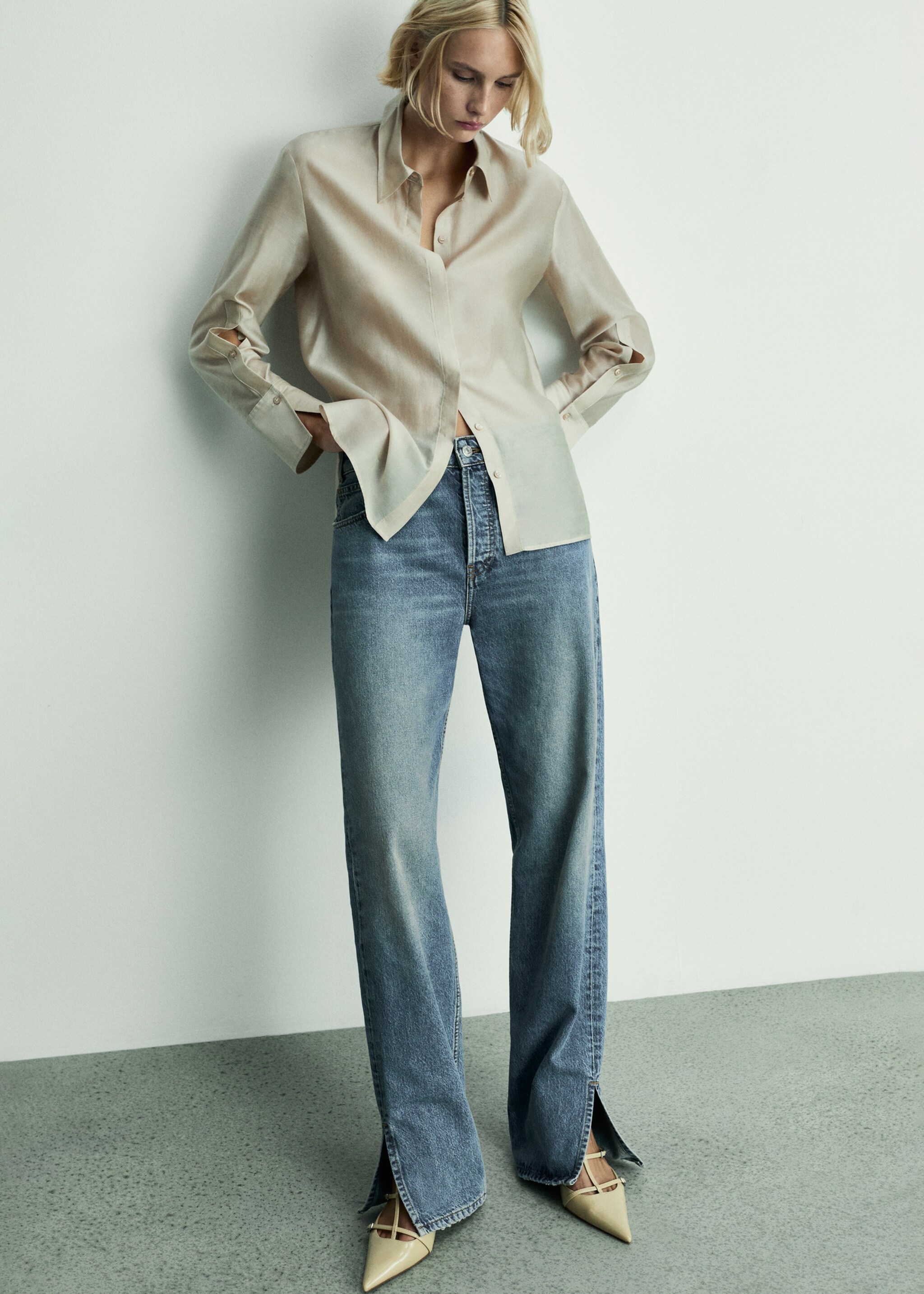 Medium-rise straight jeans with slits - Details of the article 7, Dark Blue. Ref: 77974068-00.