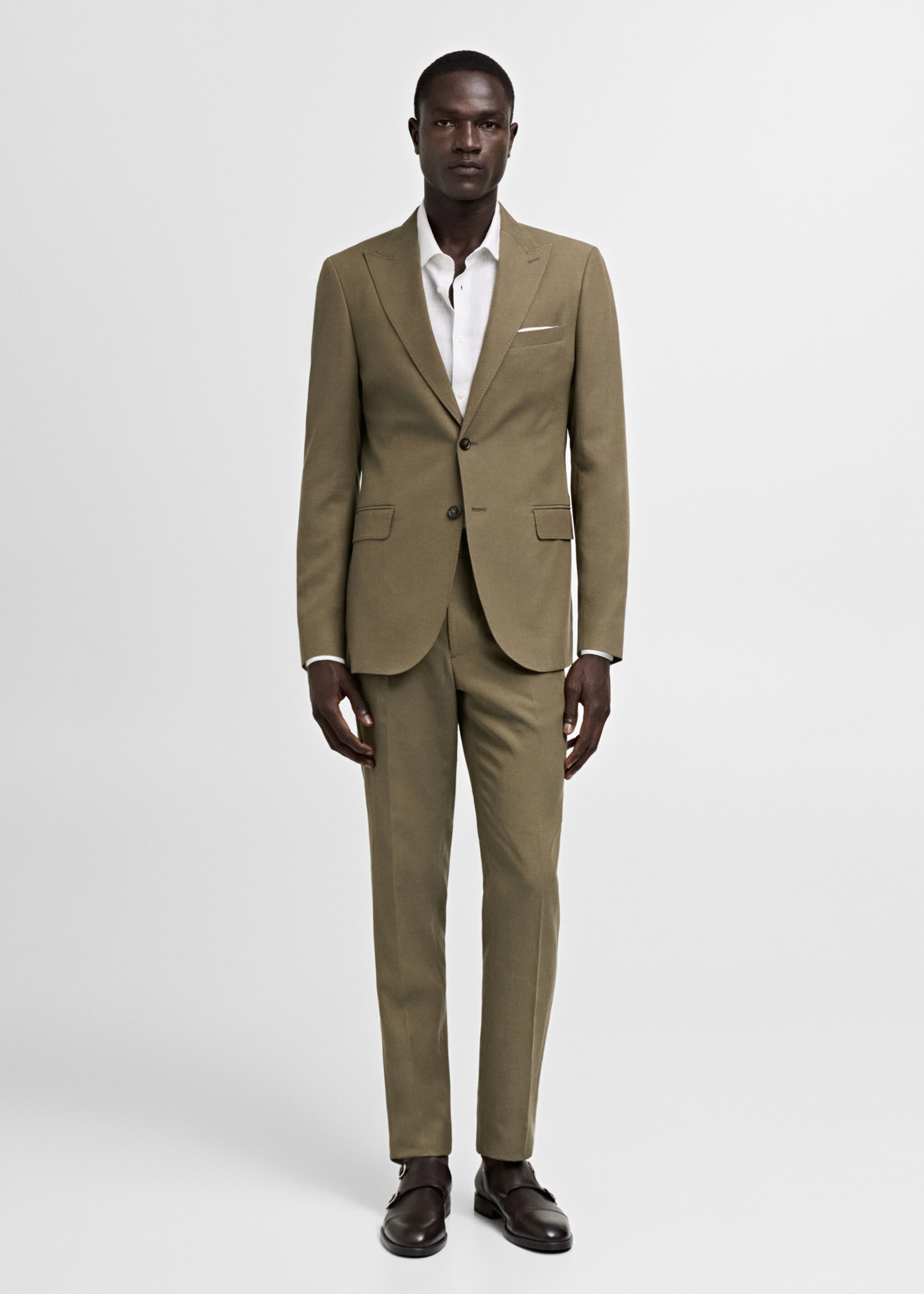 Pantalón traje slim fit pinzas - Plano general