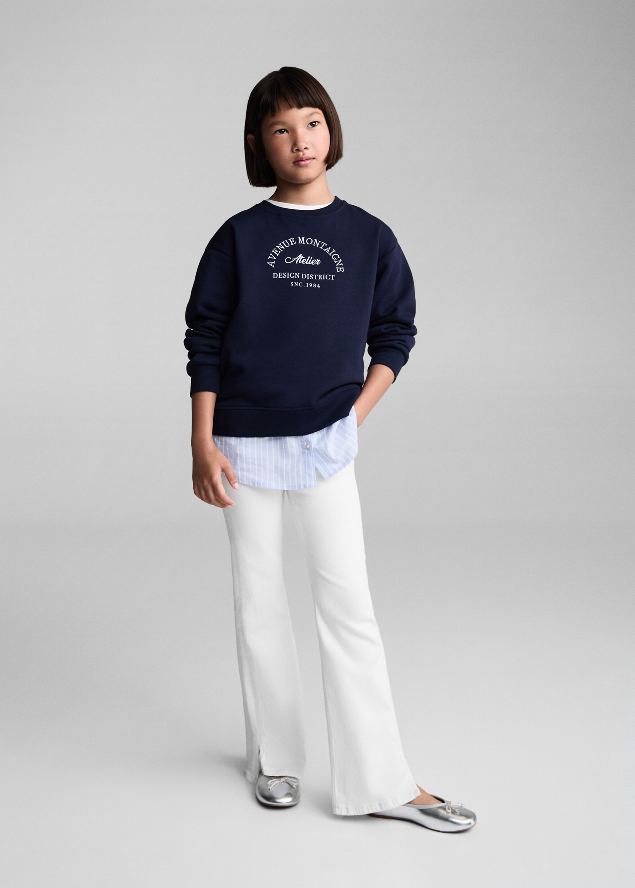 Flared Jeans mit Schlitz - Allgemeine Ansicht