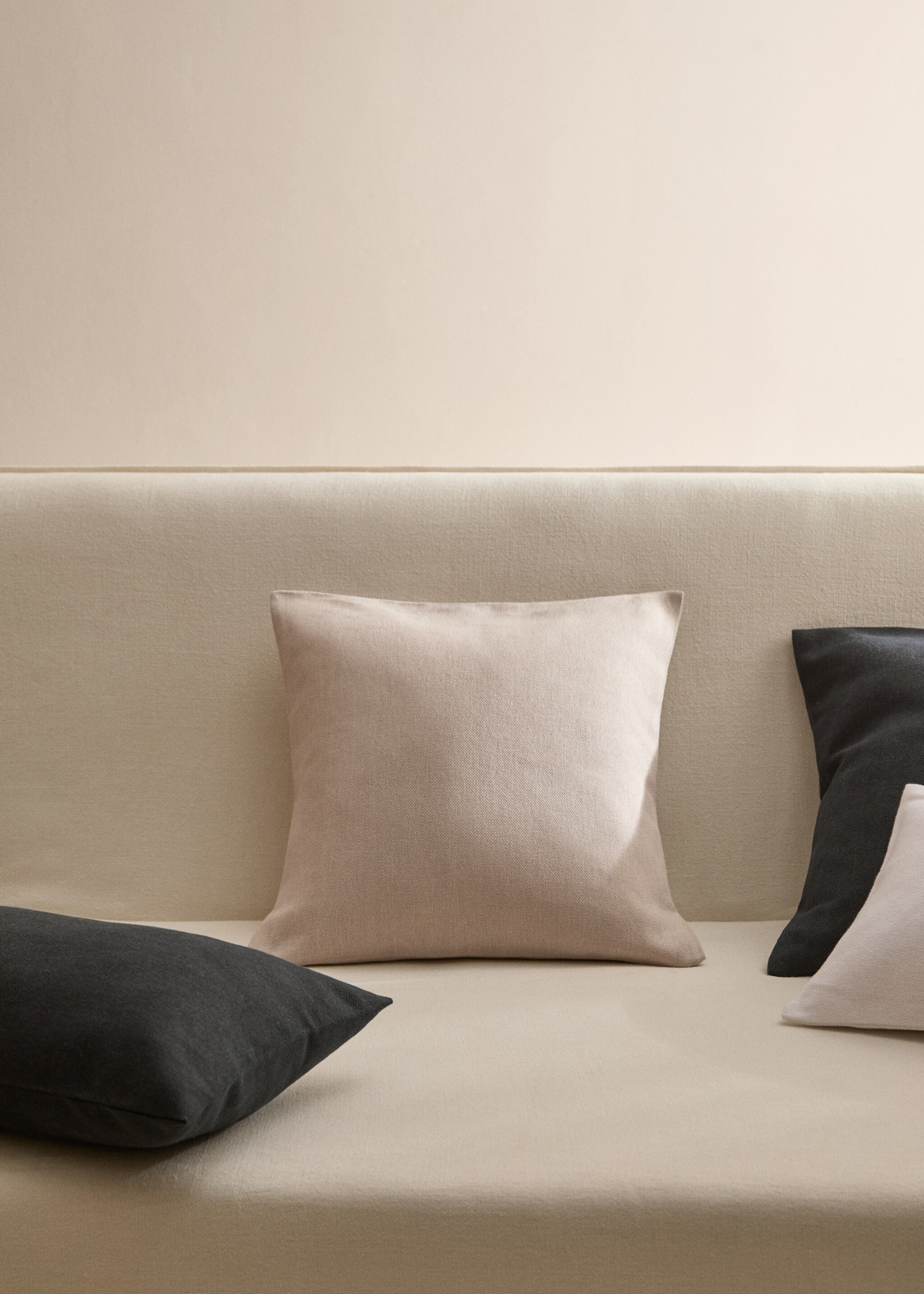 Unifarbener Kissenbezug aus Baumwolle, 45 x 45 cm - Allgemeine Ansicht, Sandfarben. Ref: 77002550-00.