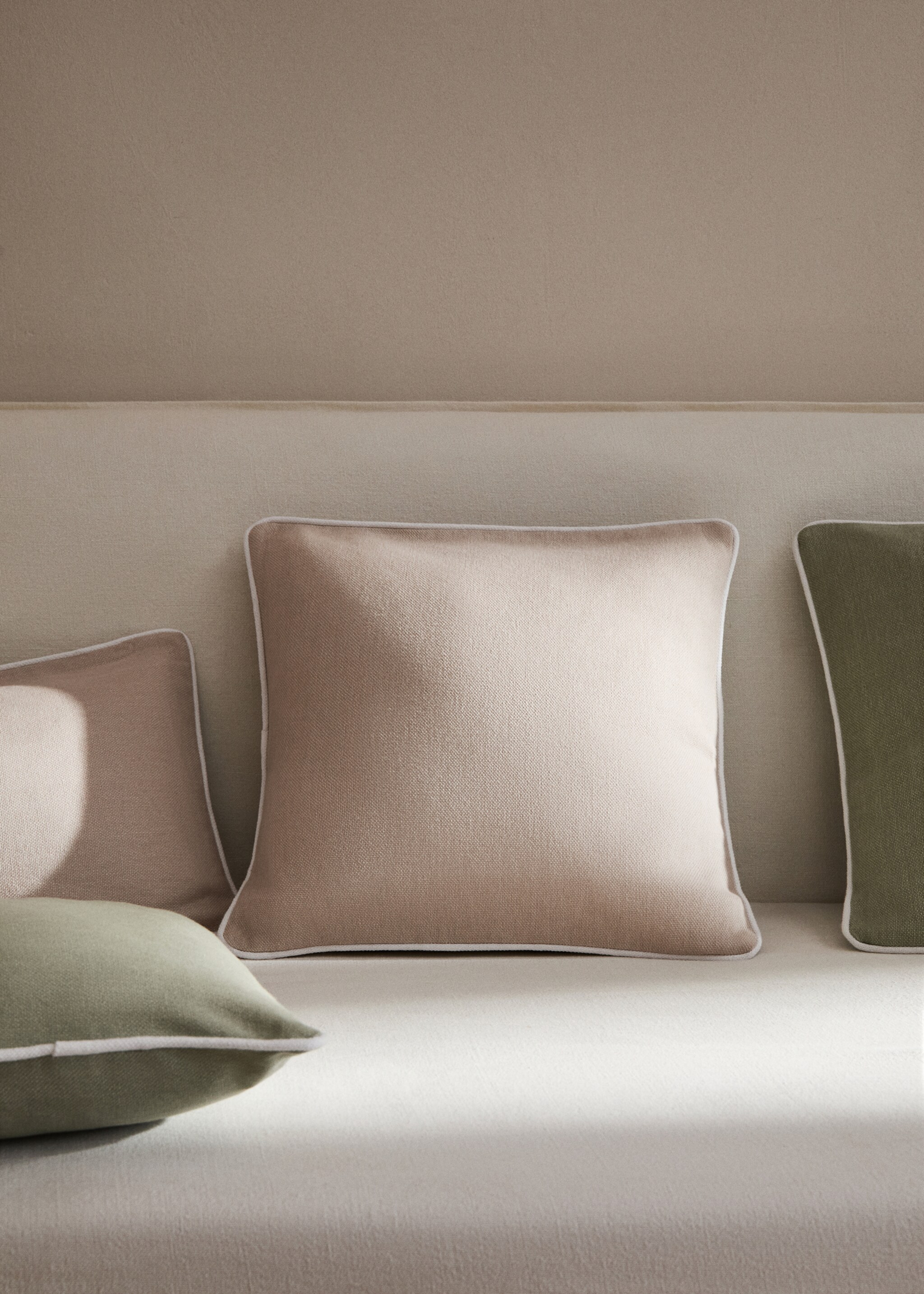 Cotton cushion cover with trim 45x45cm - General plane, Sand. Ref: 77002551-00.