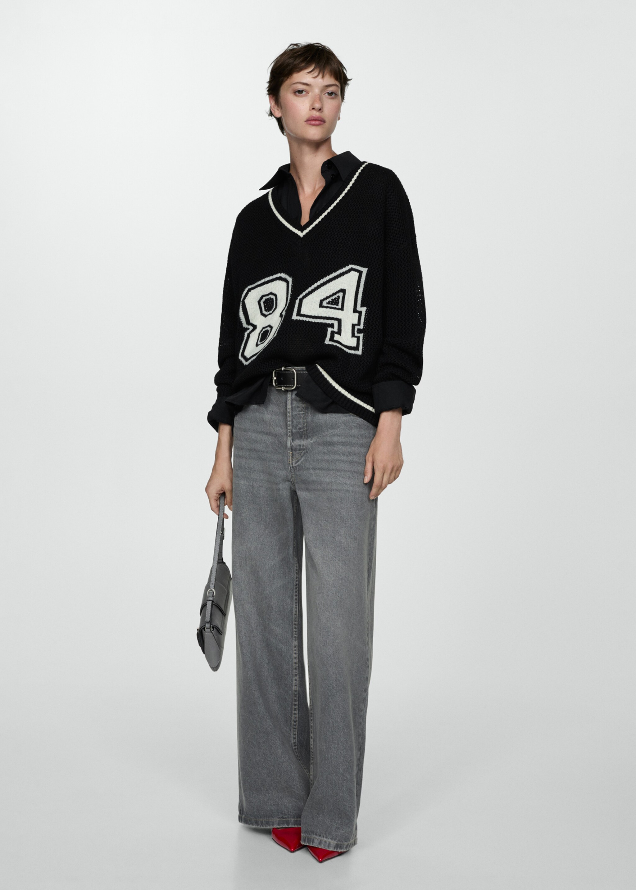 Oversized V-neck sweater - General plane, Black. Ref: 77004764-00.