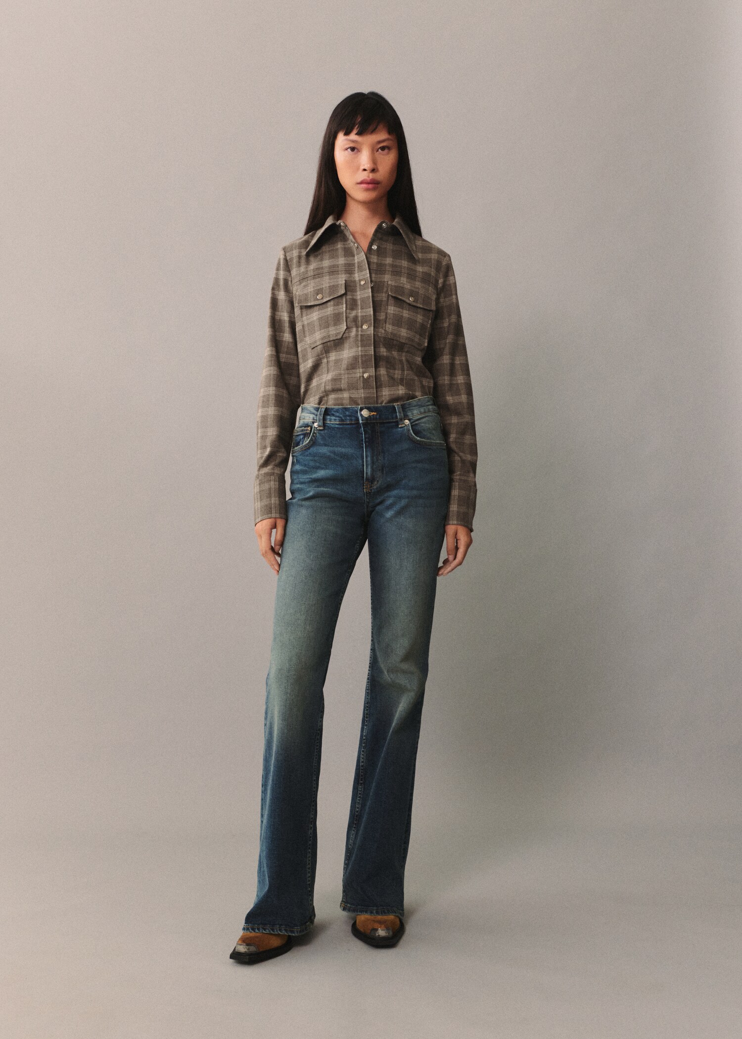 High-waist flared jeans - General plane
