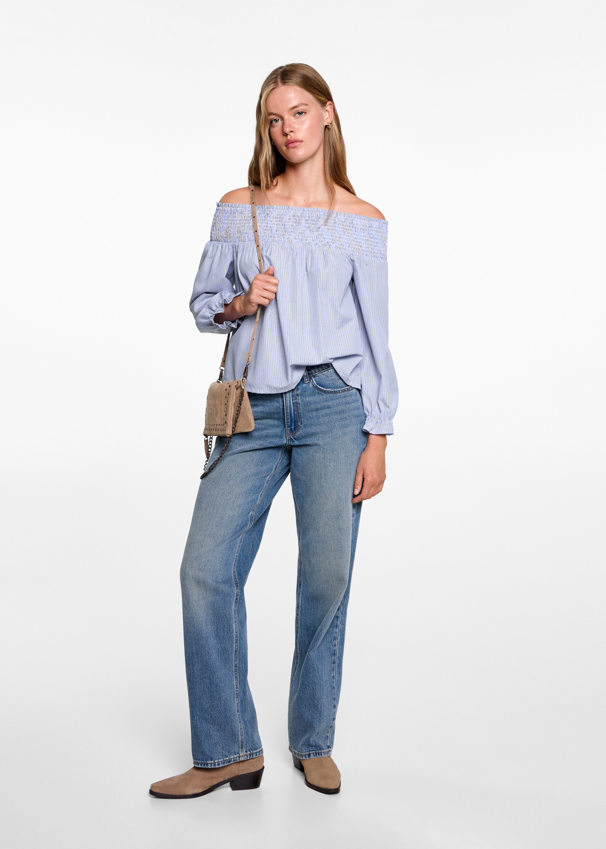 Blusa off-shoulder - Plano general