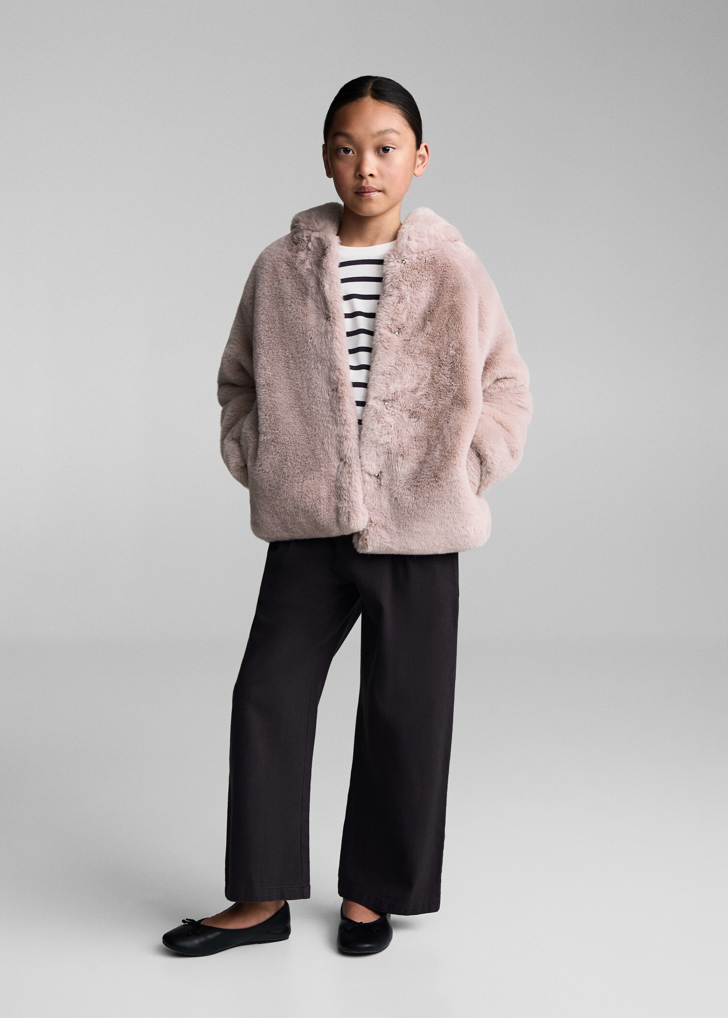 Coat with fur-effect hood - General plane