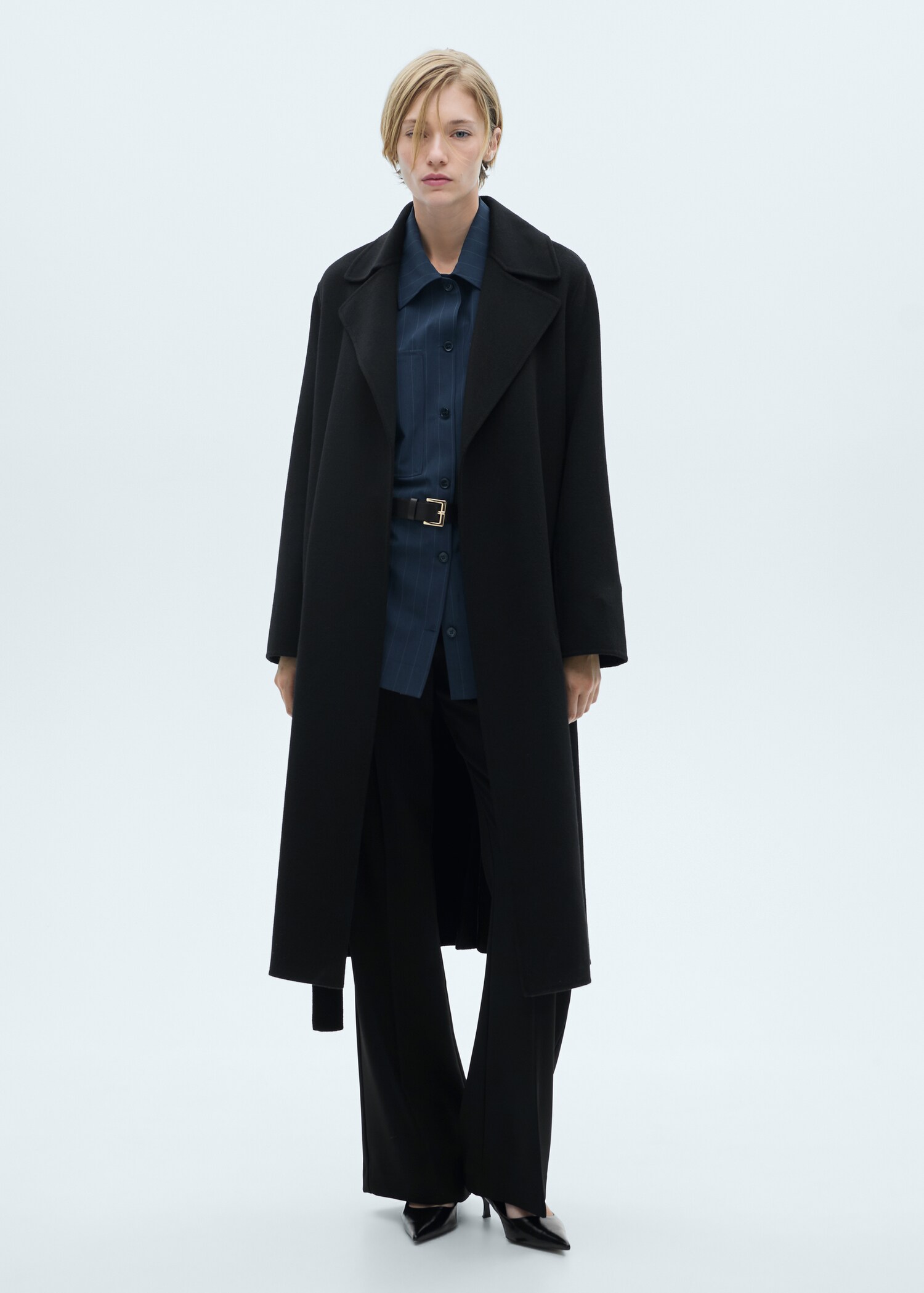Manteau fait main avec ceinture - Plan général