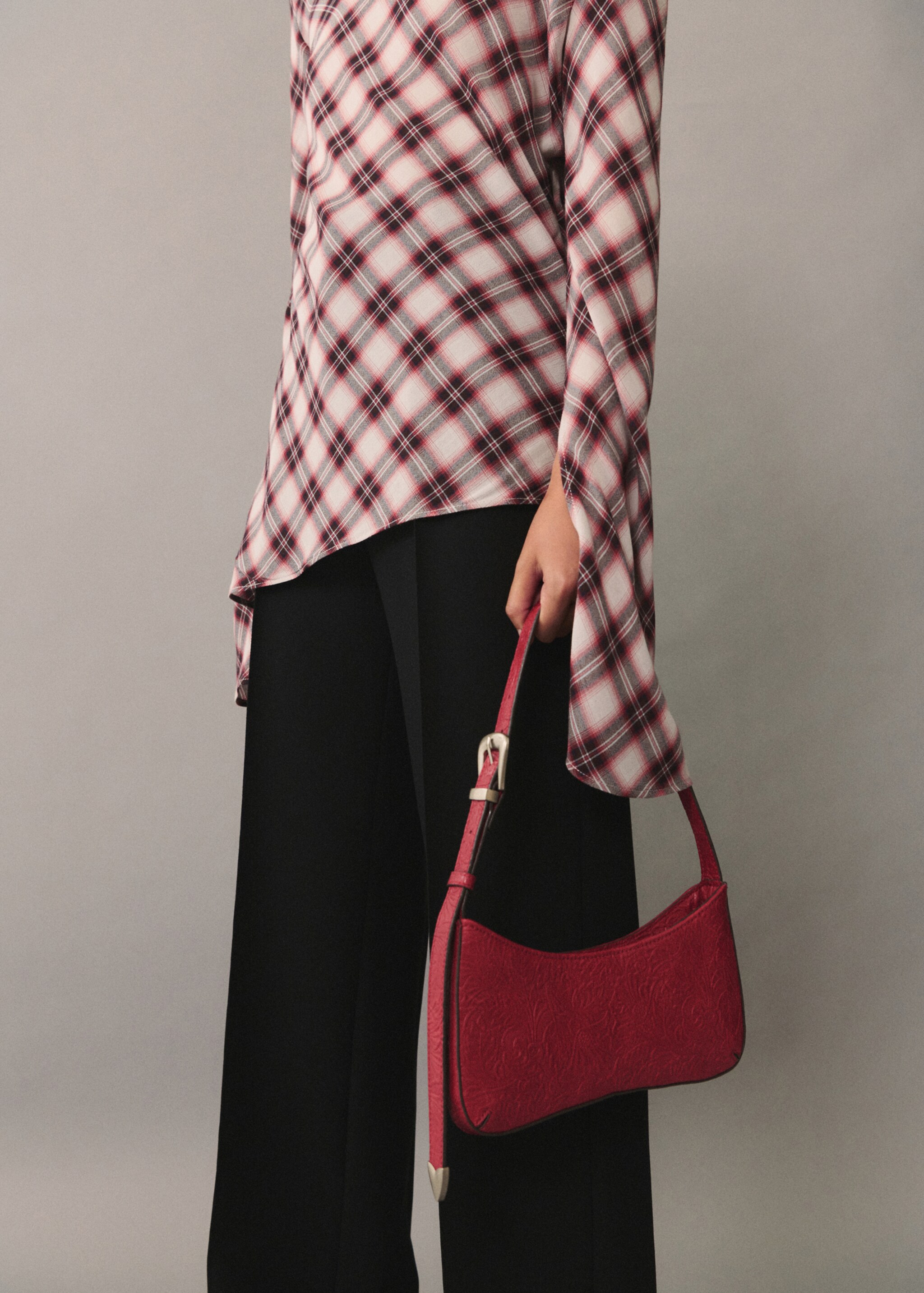 Textured shoulder bag - General plane, Red. Ref: 77005665-00.