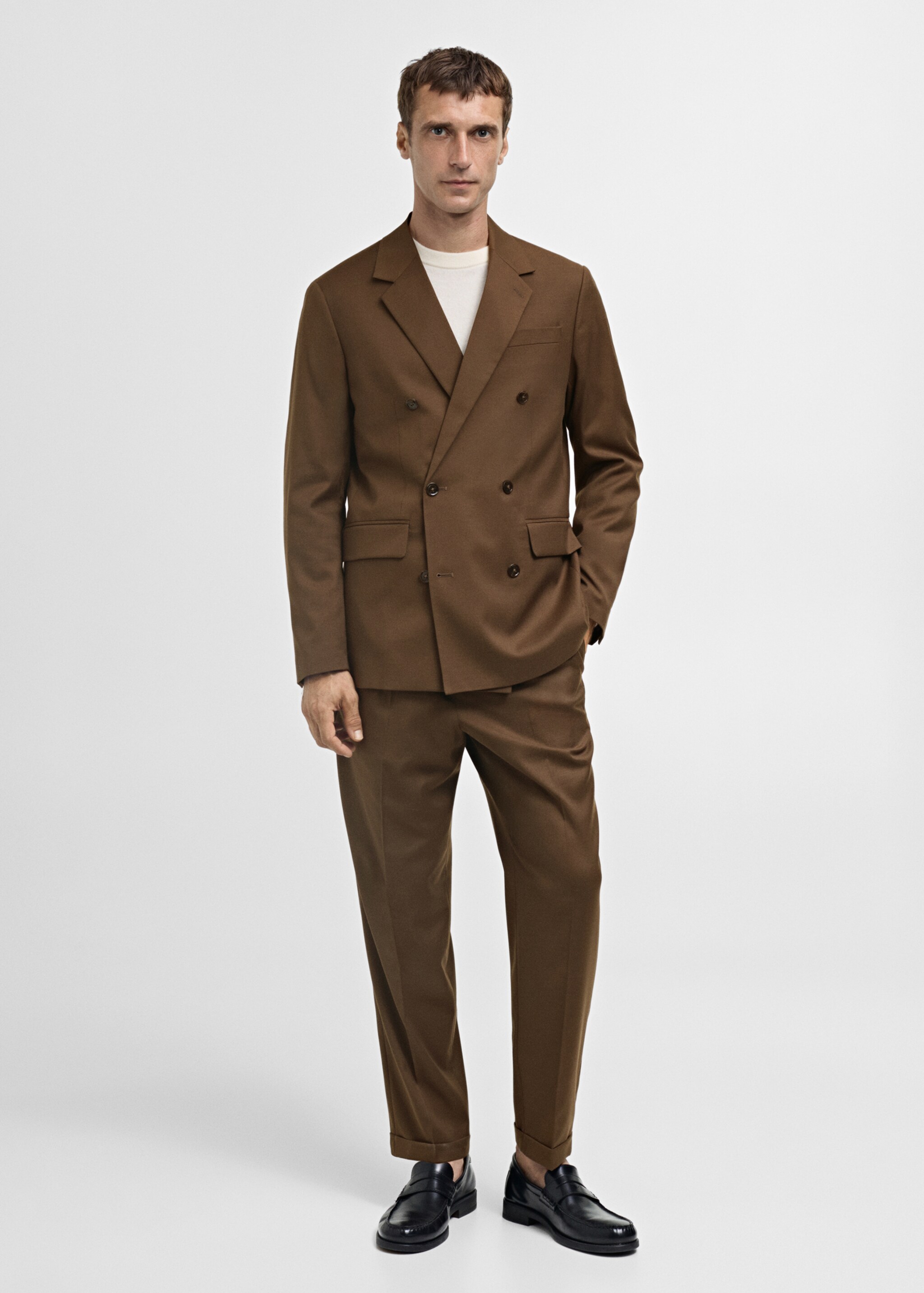 Marynarka od garnituru slim fit kopertowa z guzikami - Plan ogólny, Brązowy. Ref: 77005978-00.