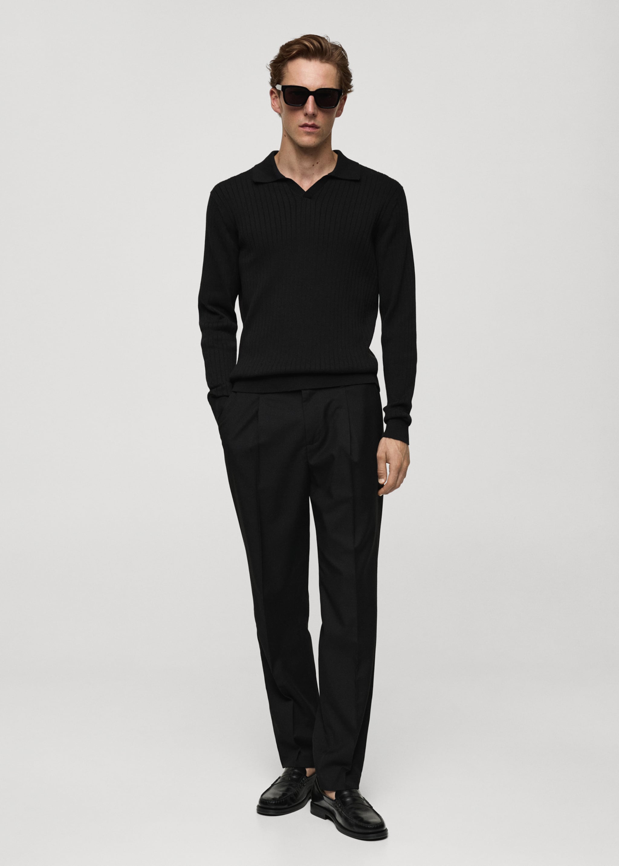 Sweter polo z cienkiej prążkowanej dzianiny - Plan ogólny, Czarny. Ref: 77005983-00.