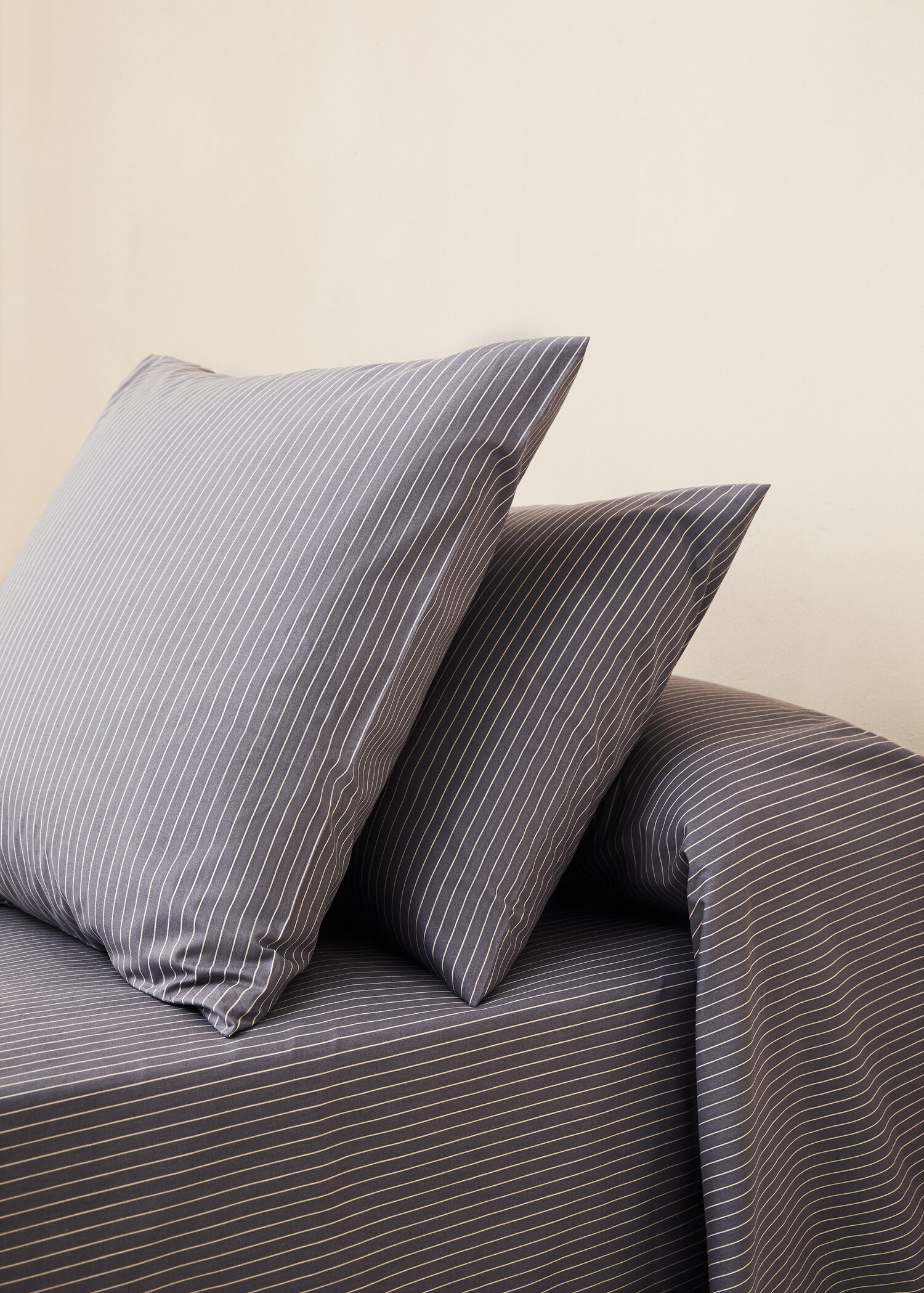 Cotton percale striped pillowcase, 60x60cm - General plane